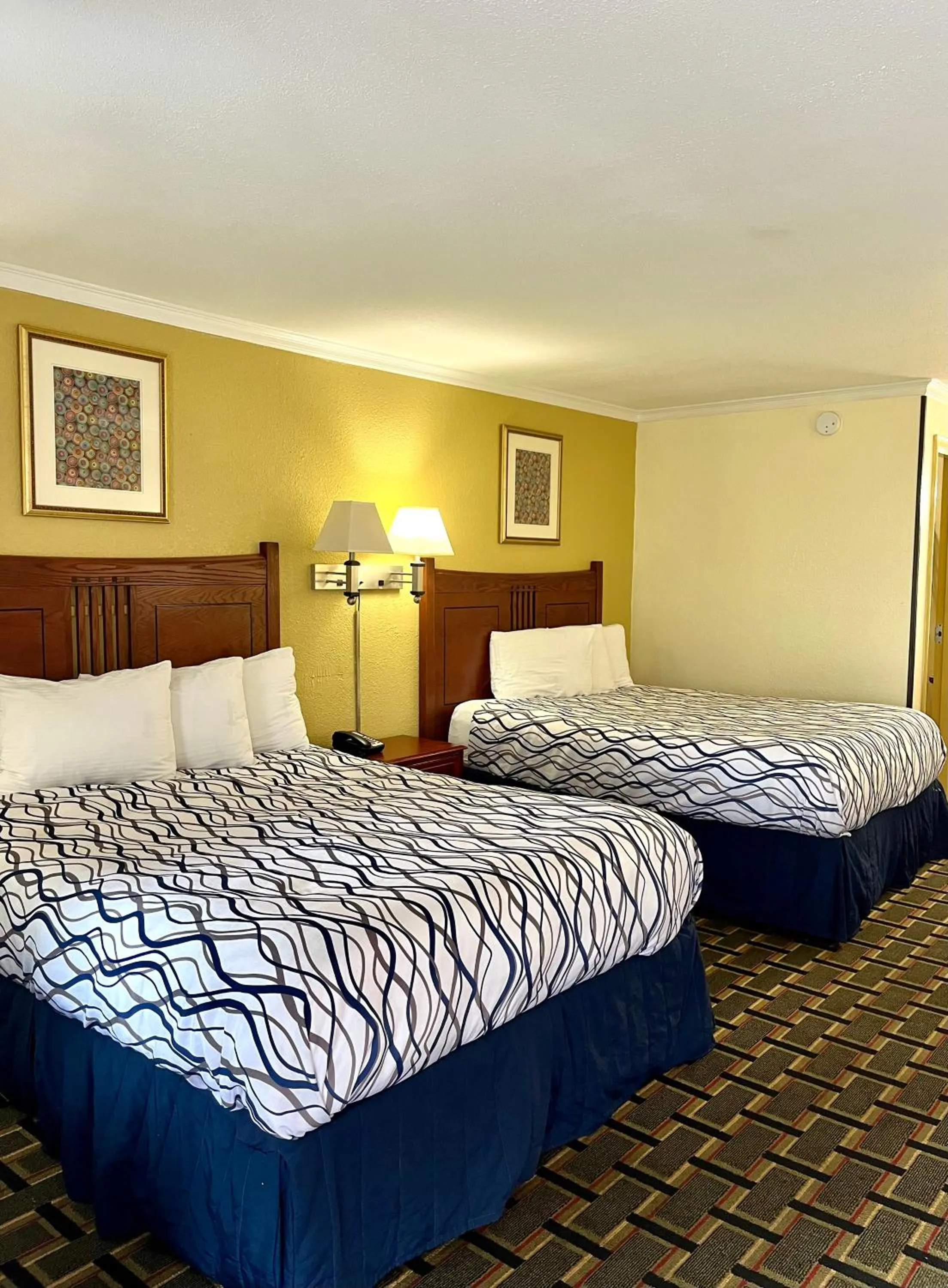 Bedroom, Bed in West Bank Inn