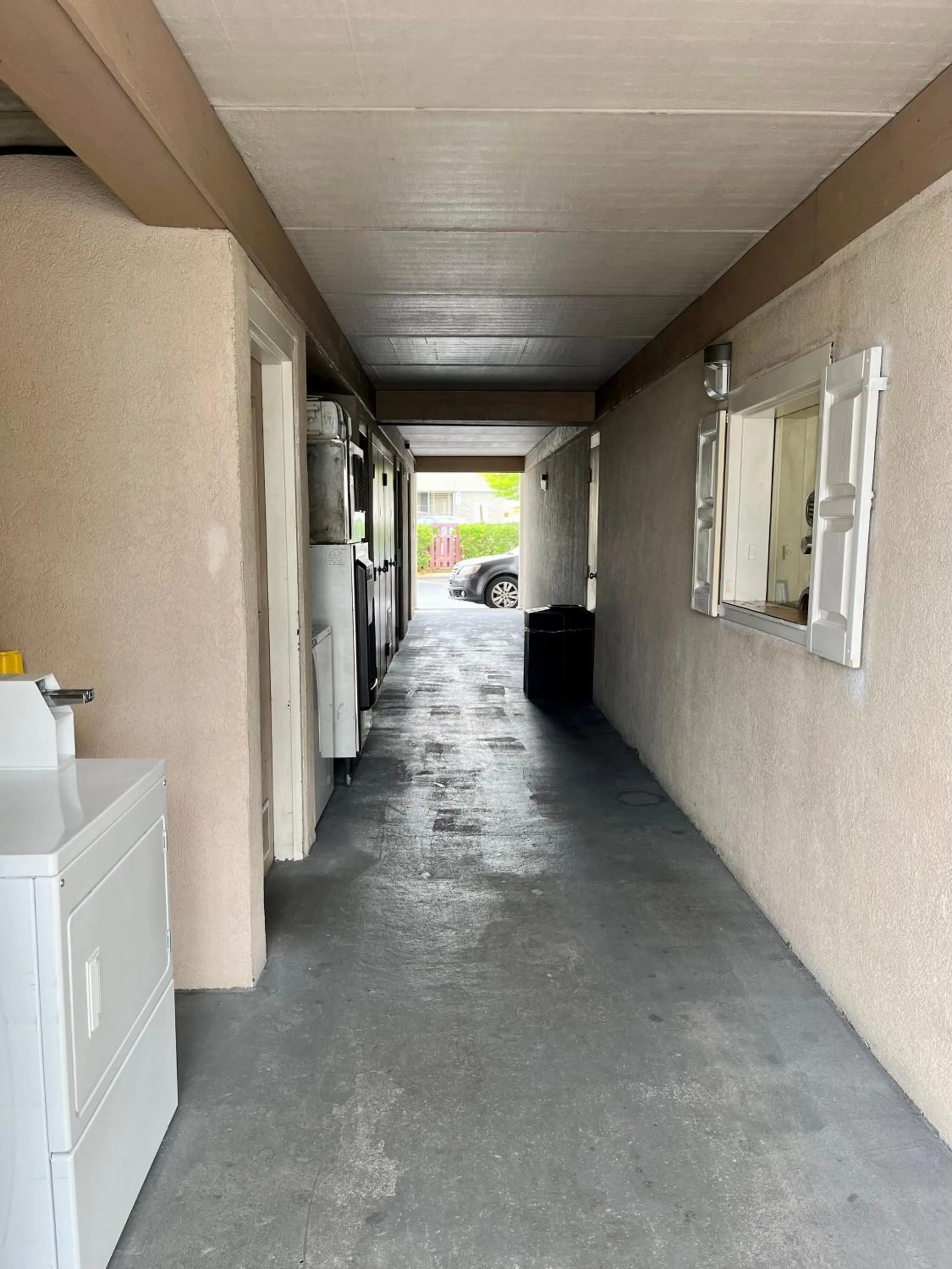laundry in West Bank Inn