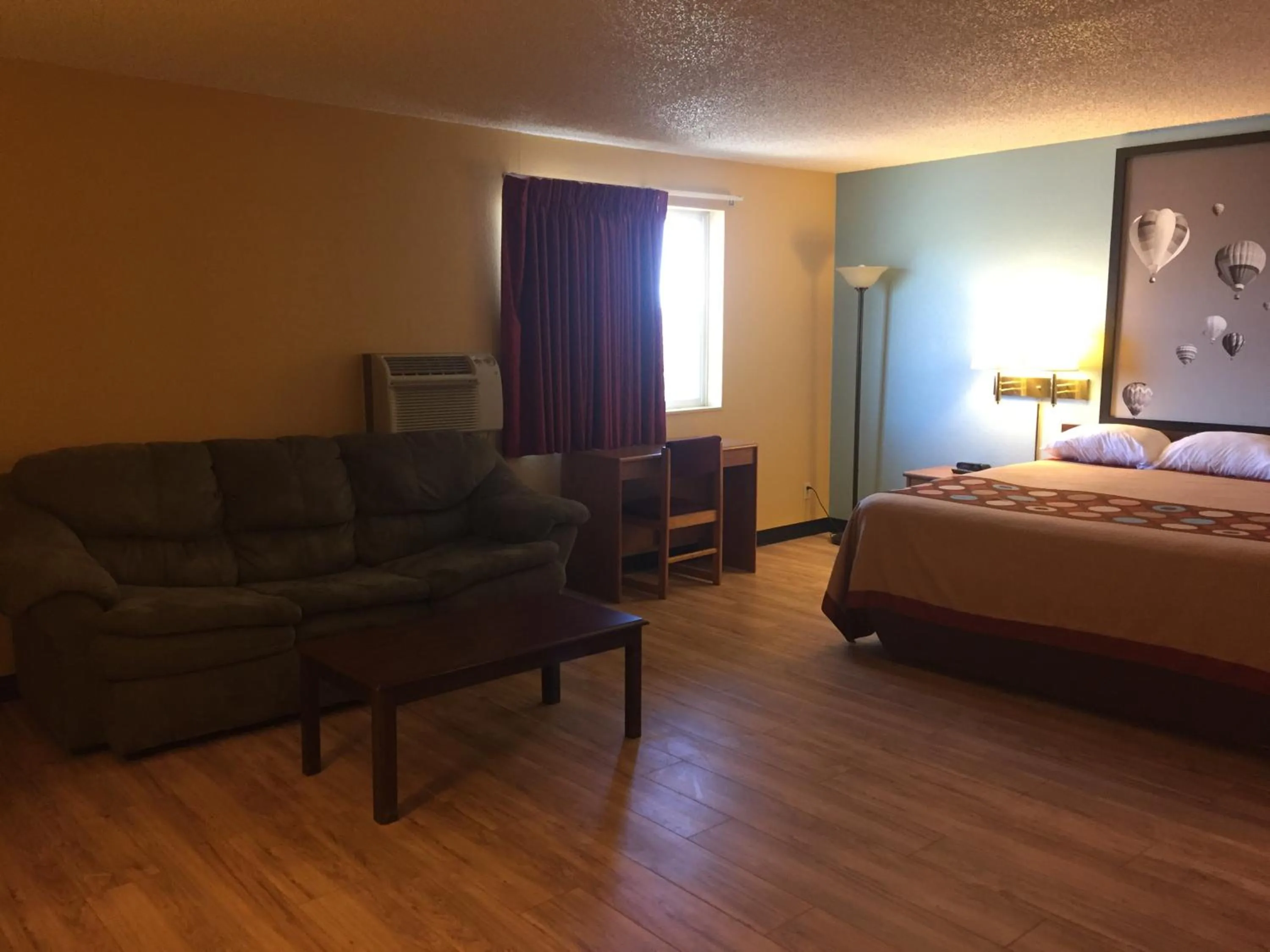 Bed in Super 8 by Wyndham Raton