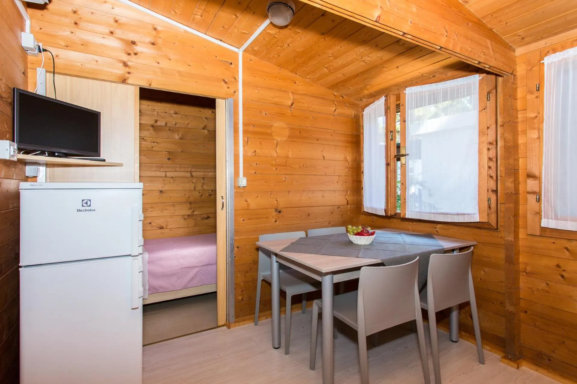 Kitchen or kitchenette in Club del Sole Marina Romea Easy Camping Village