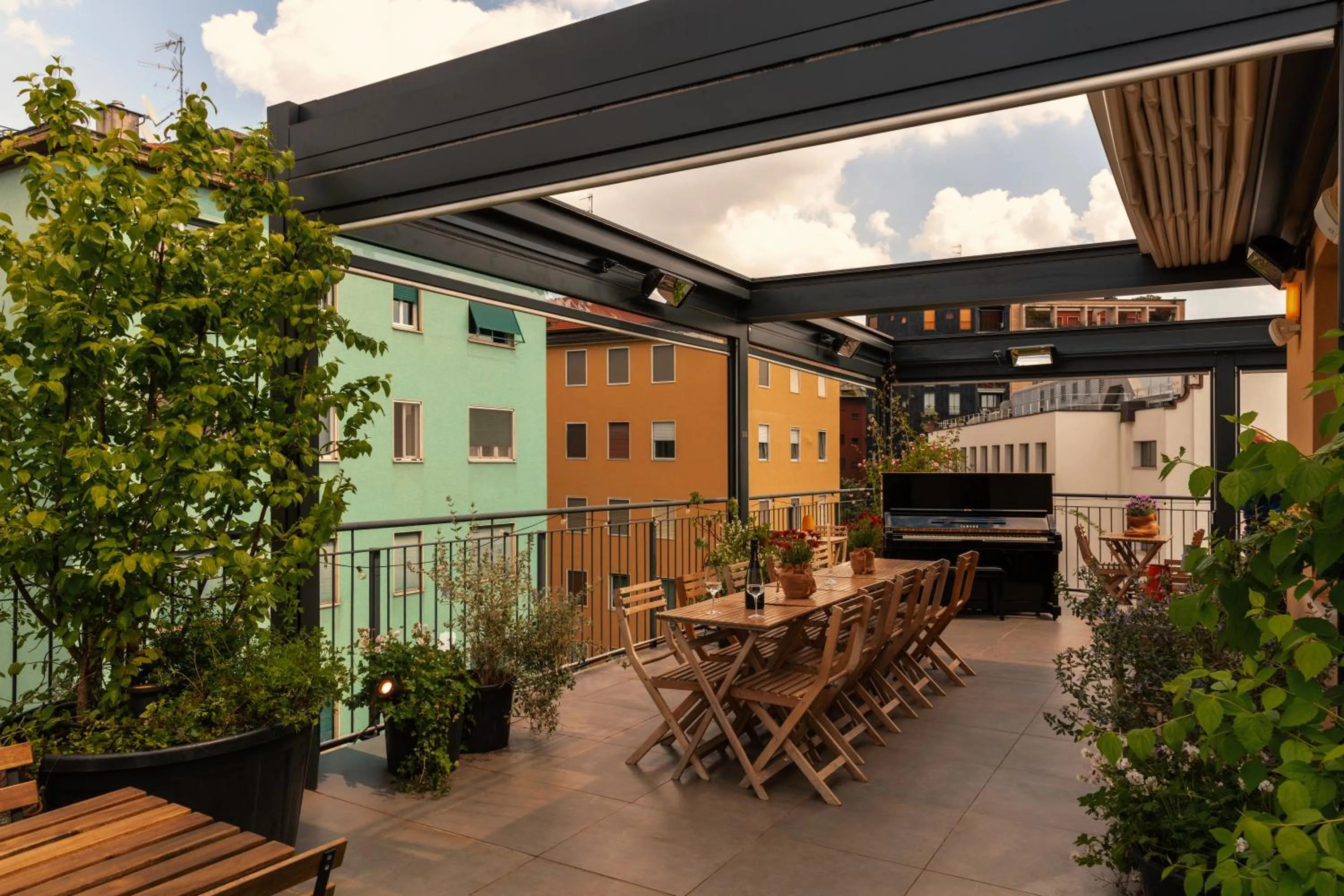 Property building in Bob W Milan Ticinese