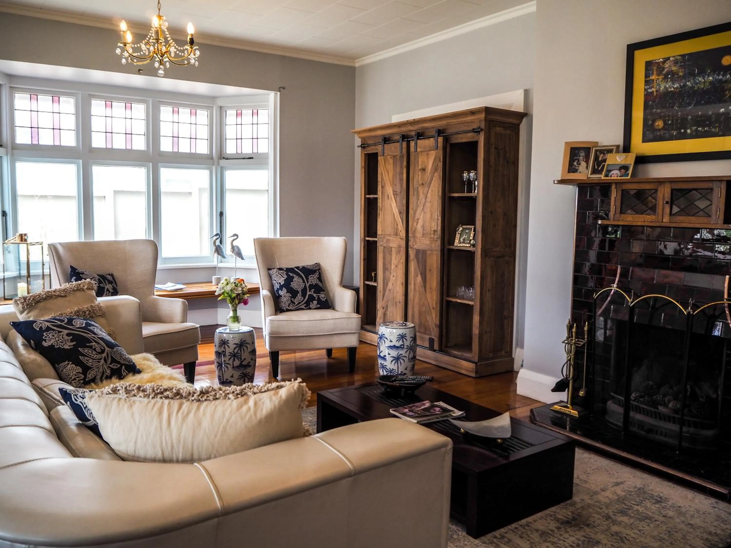 Communal lounge/ TV room in The Gables B&B