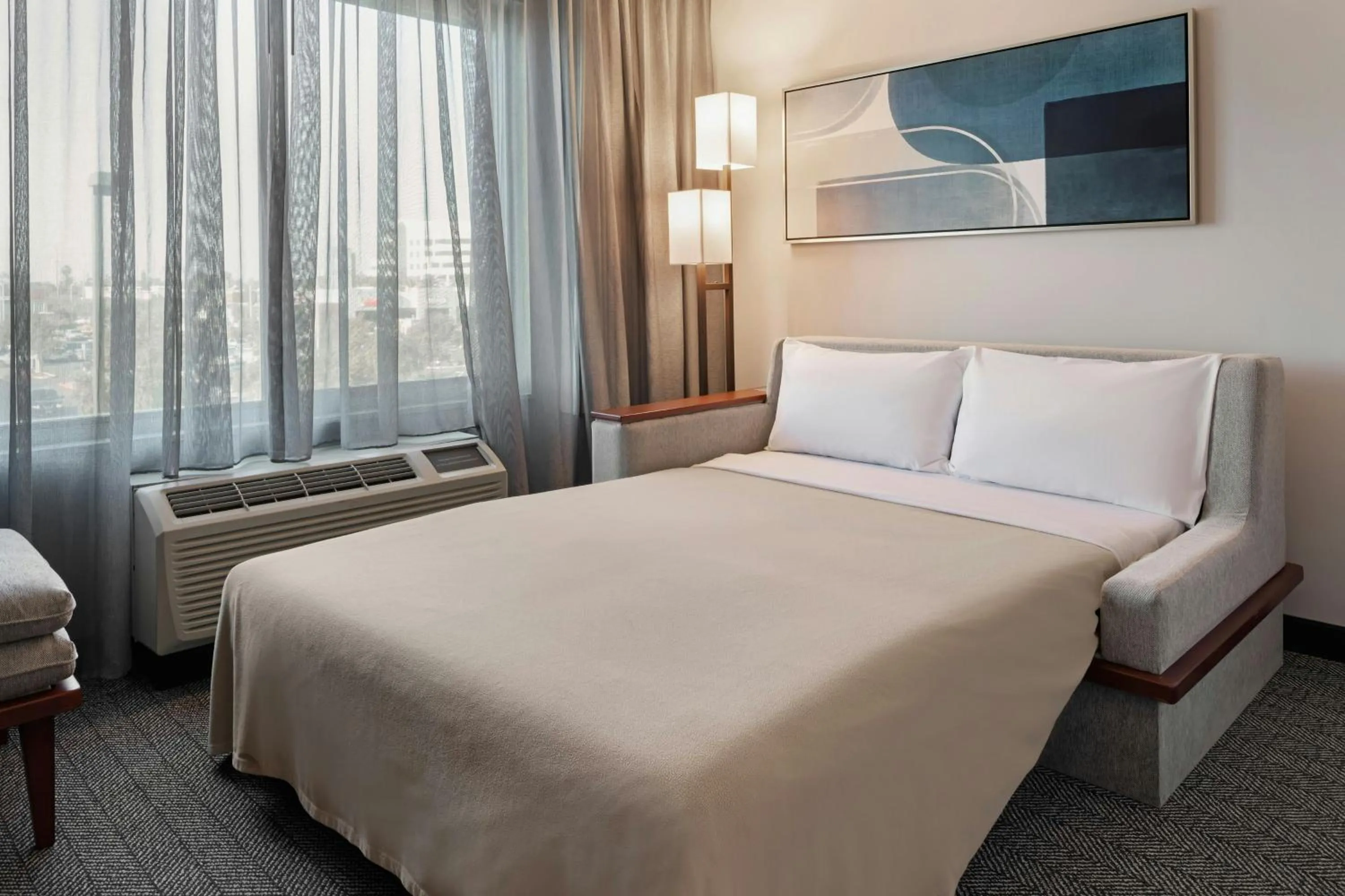 Photo of the whole room, Bed in Courtyard Long Beach Airport