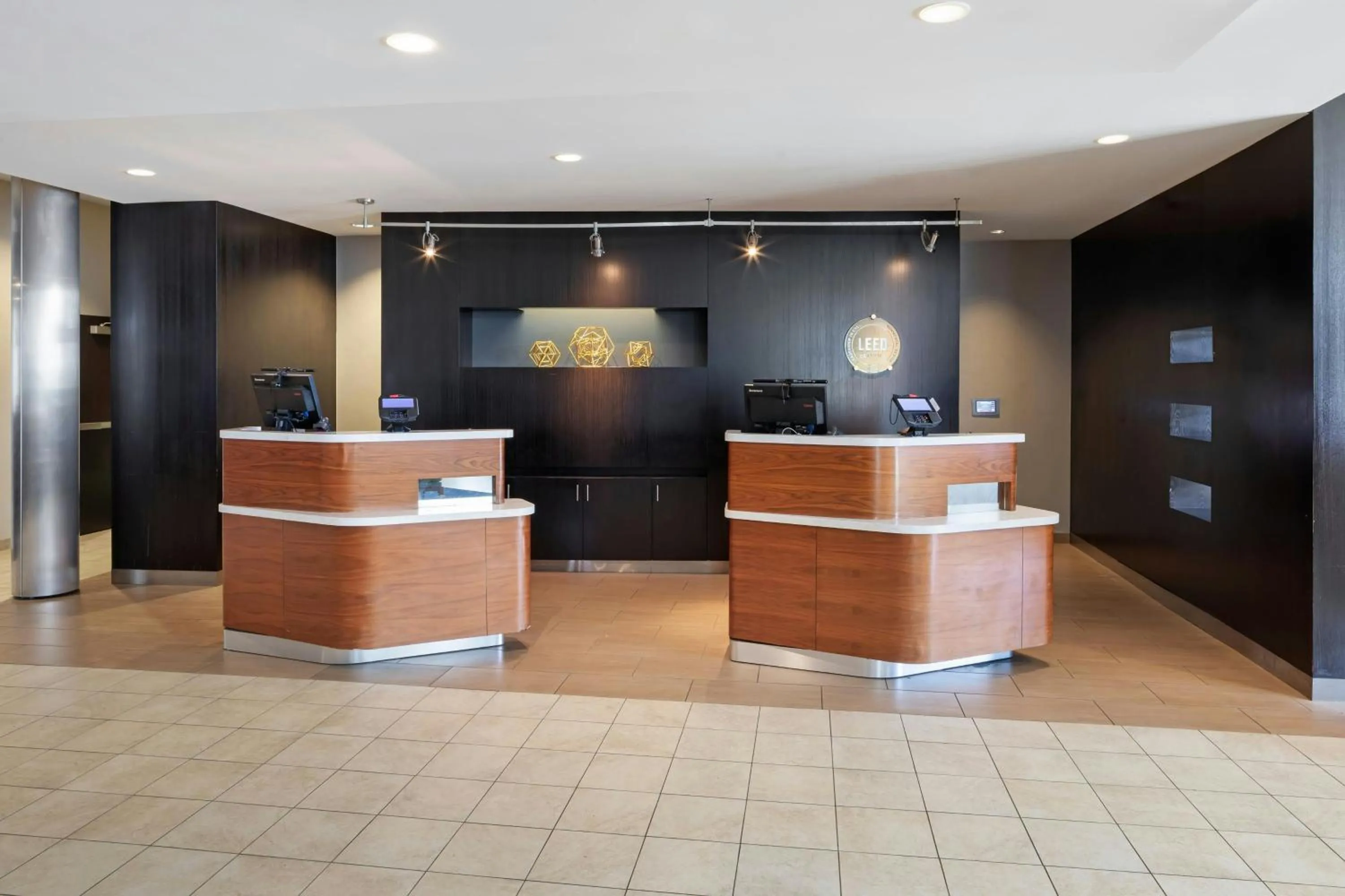 Lobby or reception in Courtyard Long Beach Airport