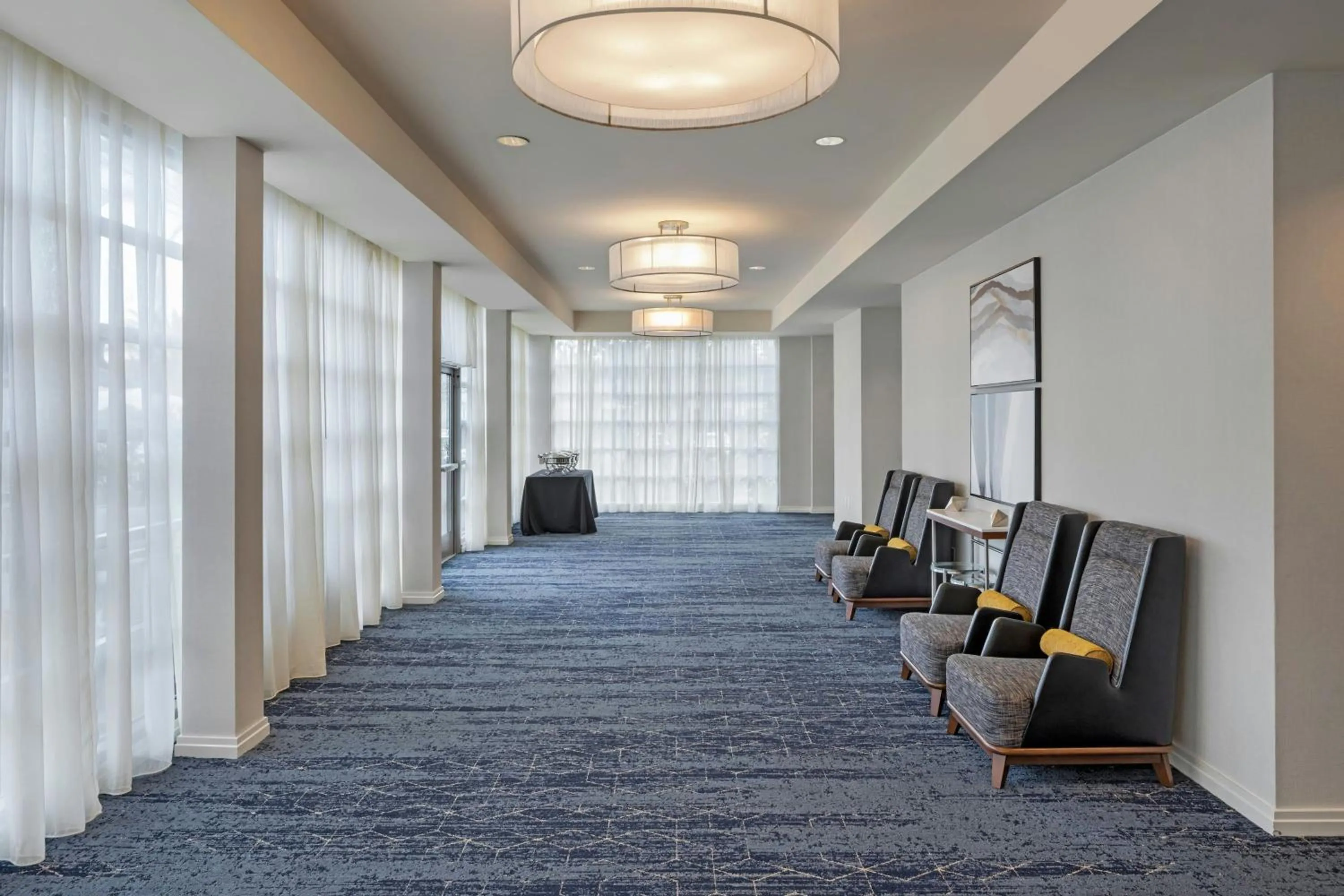 Lobby or reception in Courtyard Long Beach Airport