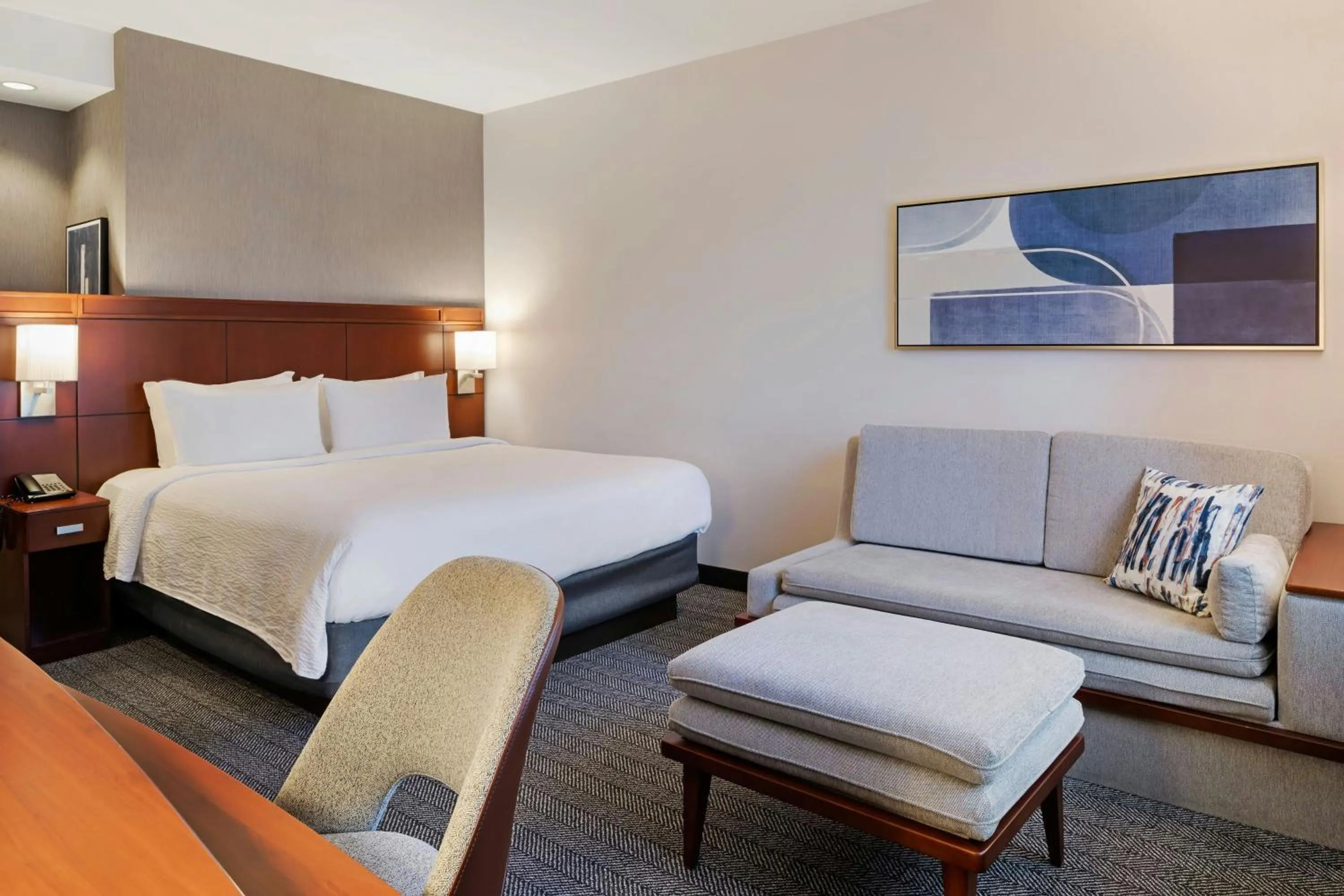 Photo of the whole room, Bed in Courtyard Long Beach Airport