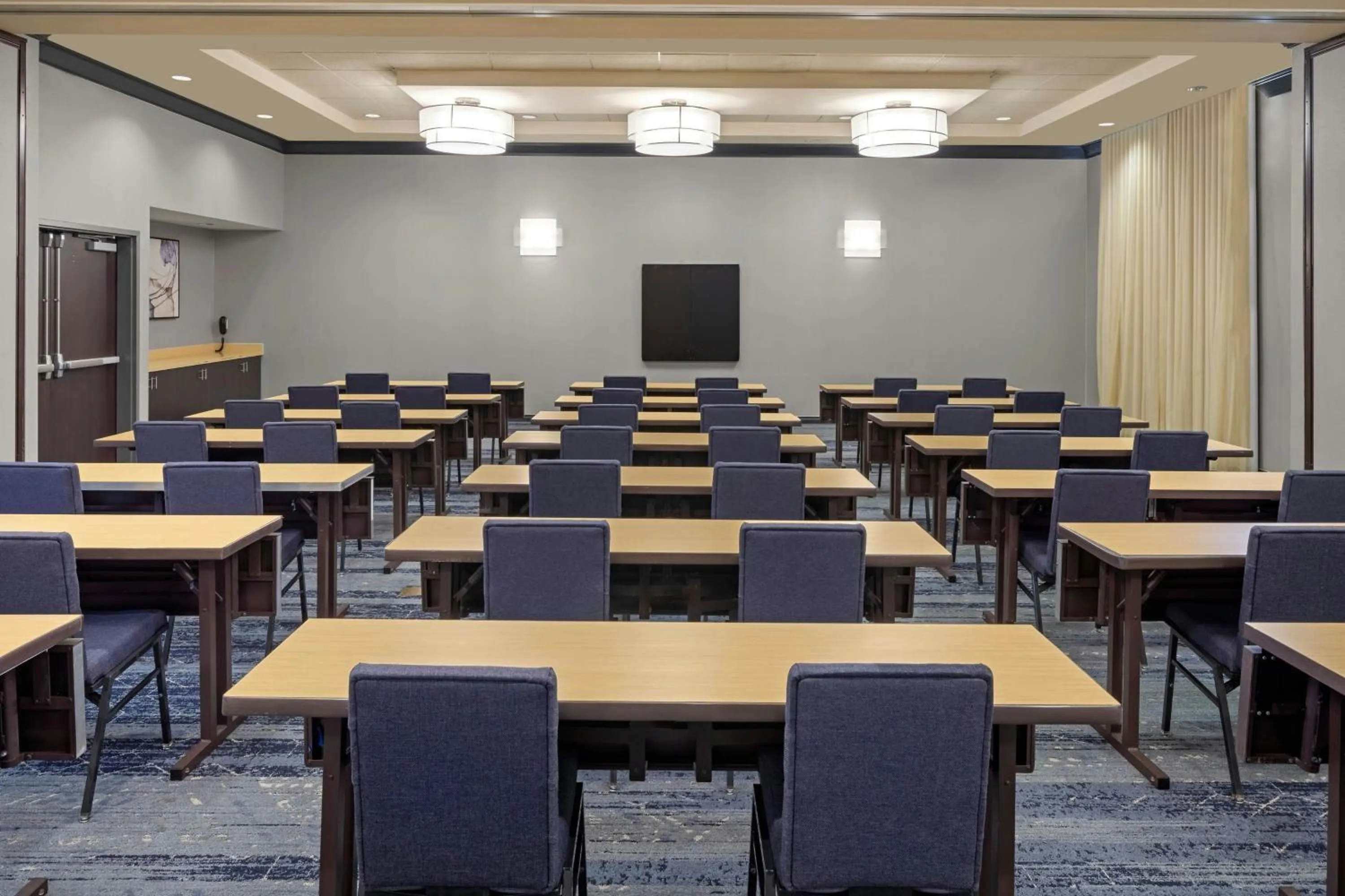 Meeting/conference room in Courtyard Long Beach Airport