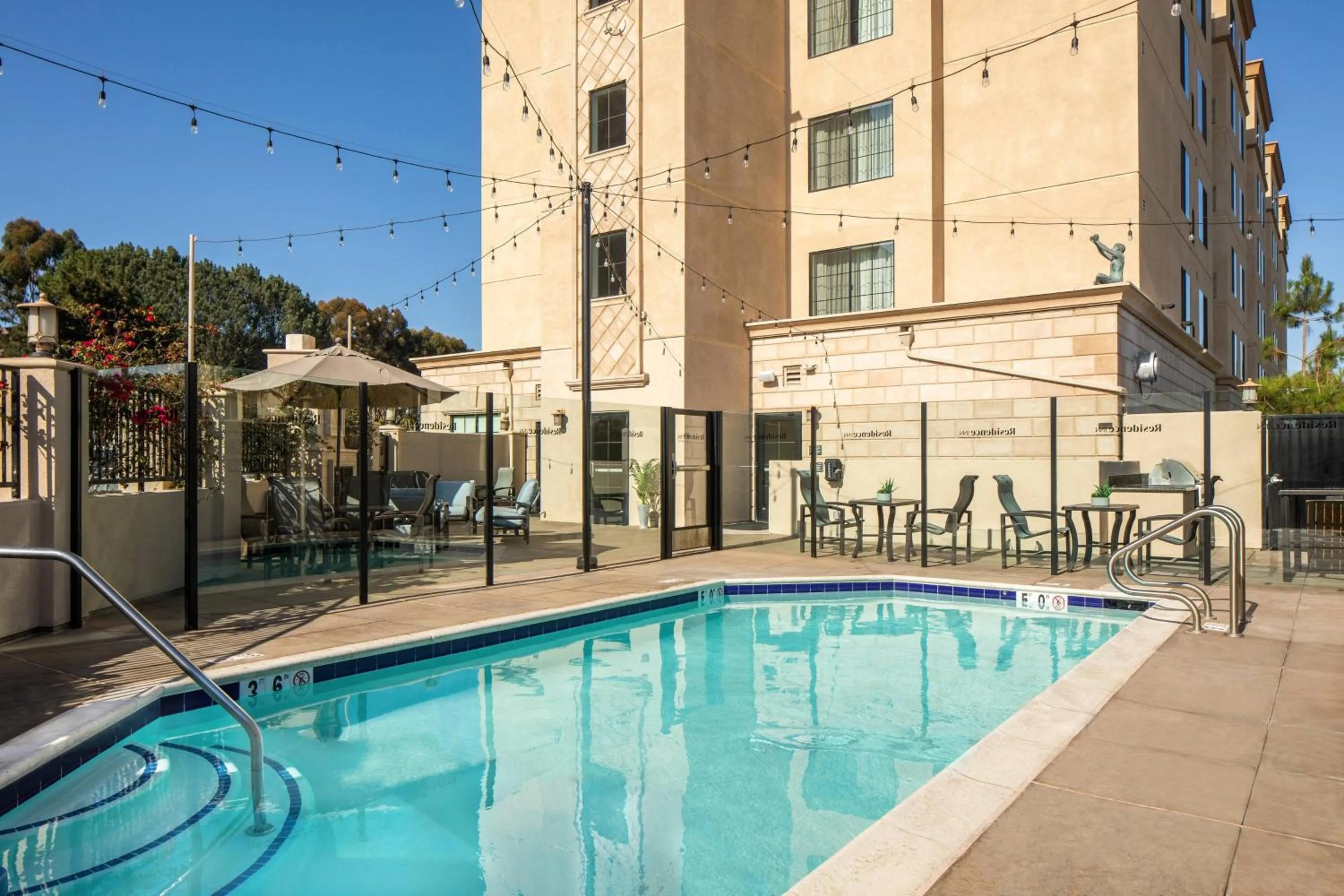 Swimming pool in Residence Inn San Diego Del Mar