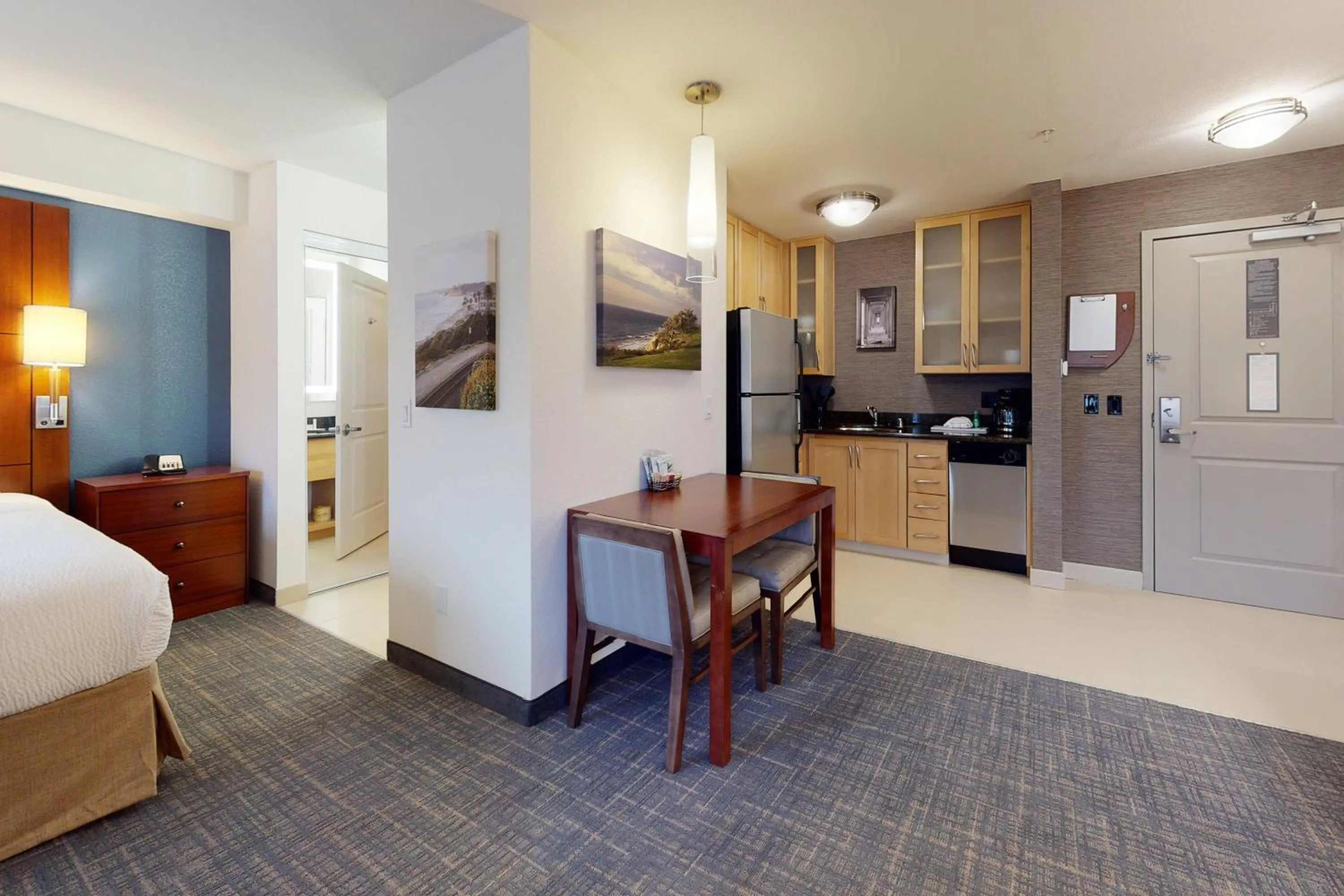 Photo of the whole room, Bed in Residence Inn San Diego Del Mar