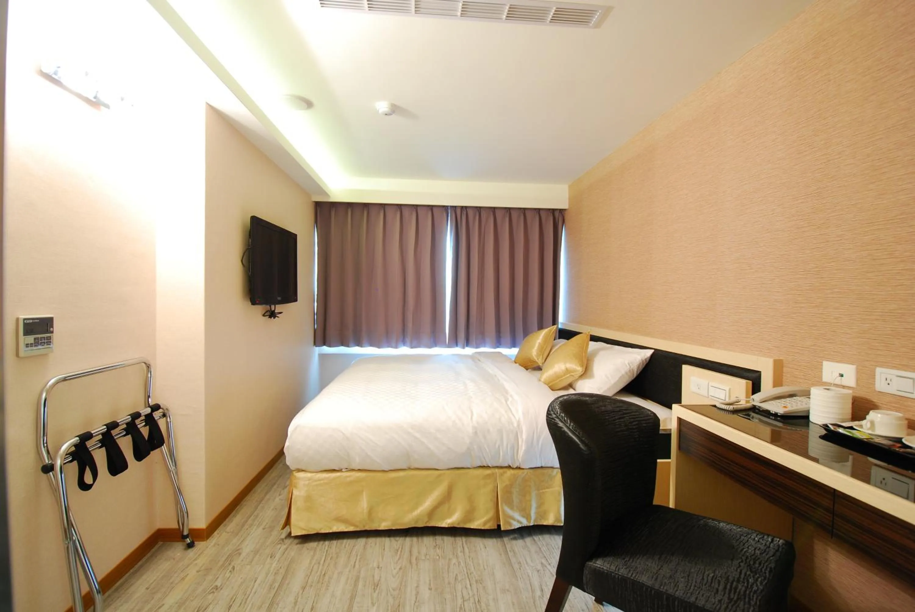 Bedroom, Bed in 欣欣旅店