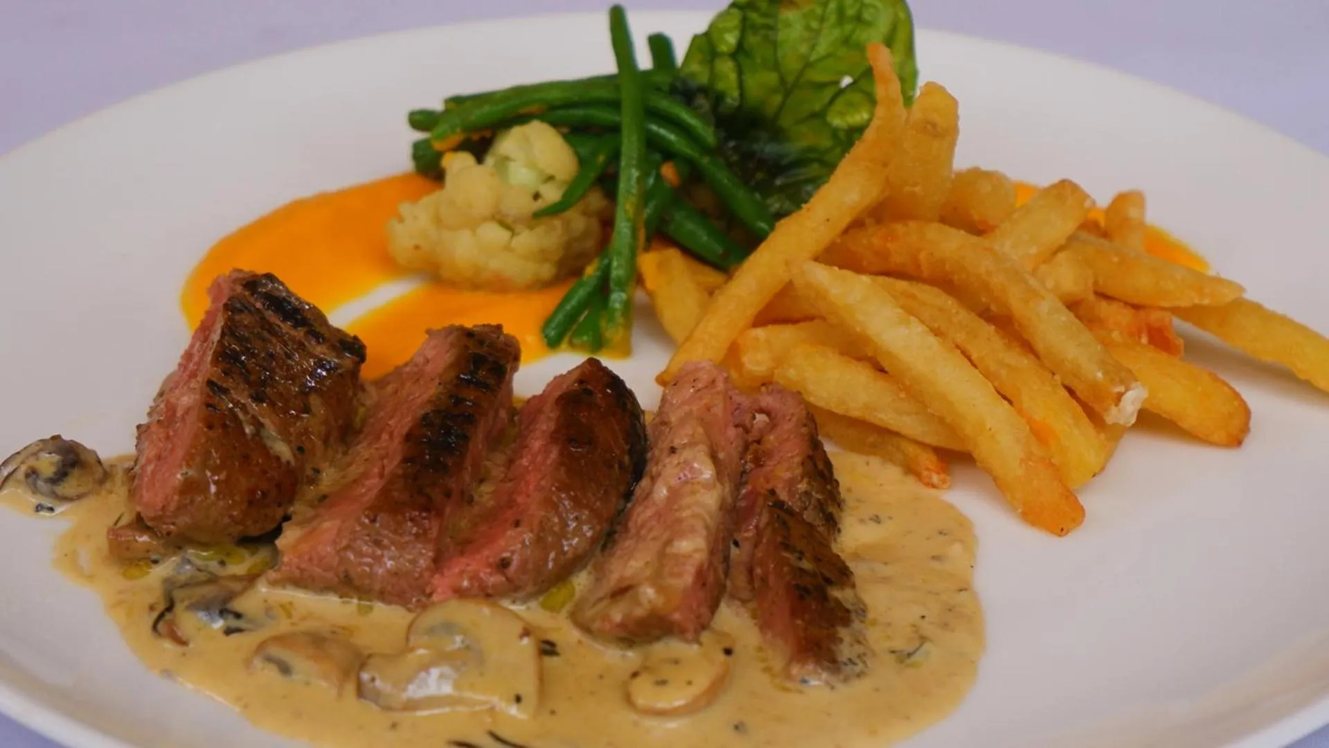 Restaurant/places to eat in Hotel Kumala Pantai