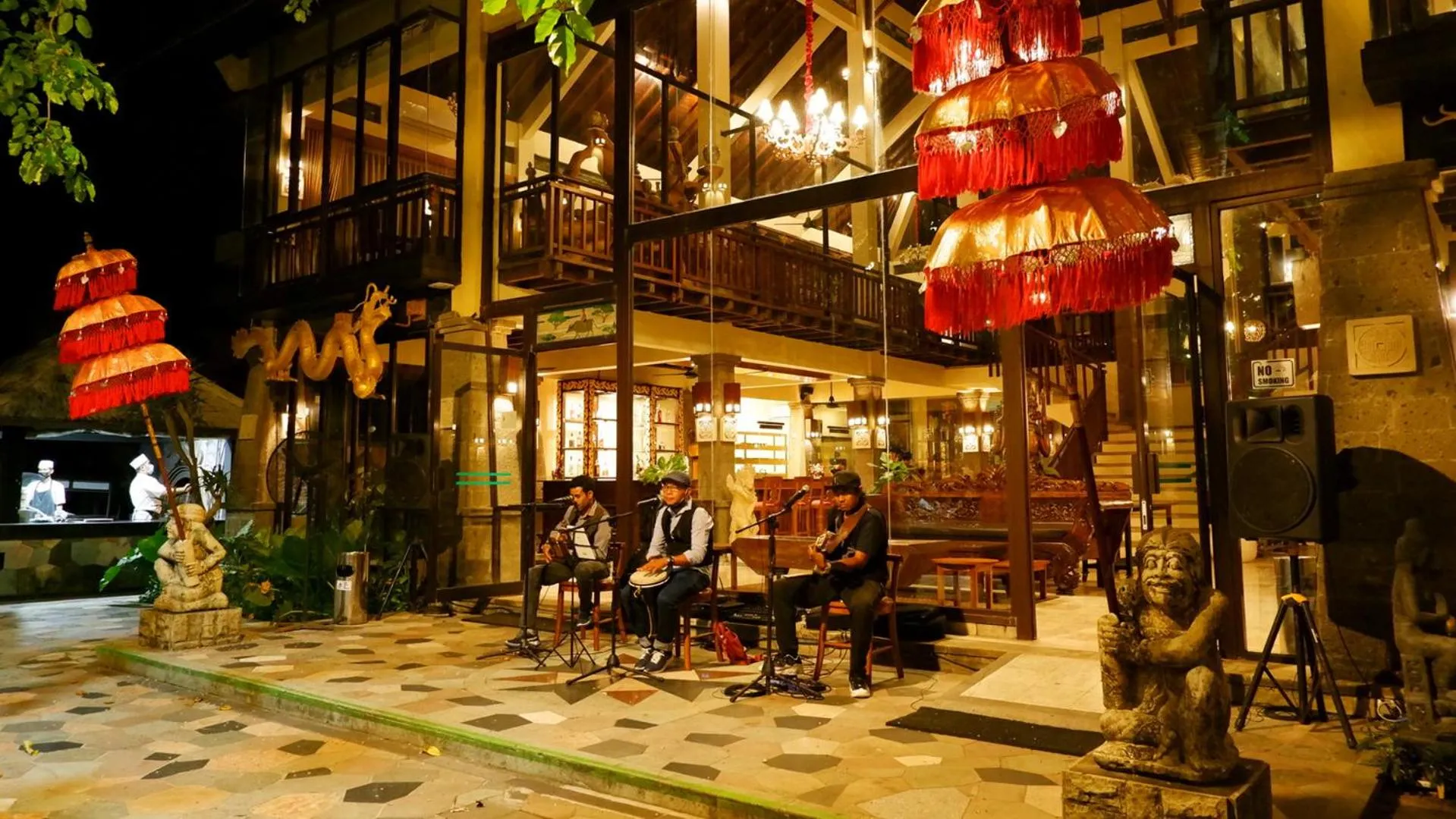 Restaurant/places to eat in Hotel Kumala Pantai