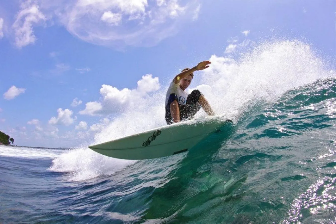 Day in Batuta Maldives Surf View
