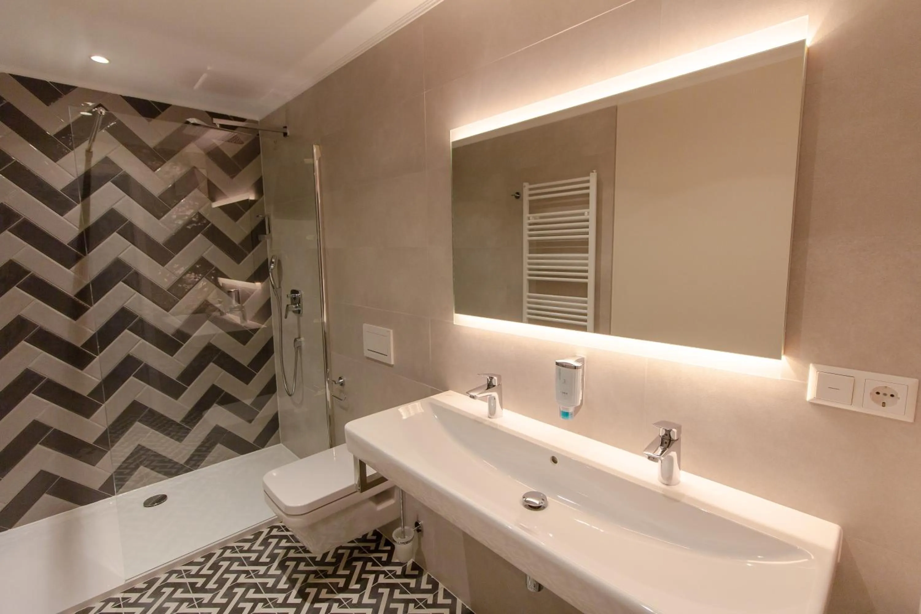 Shower in Reichel-Appartements