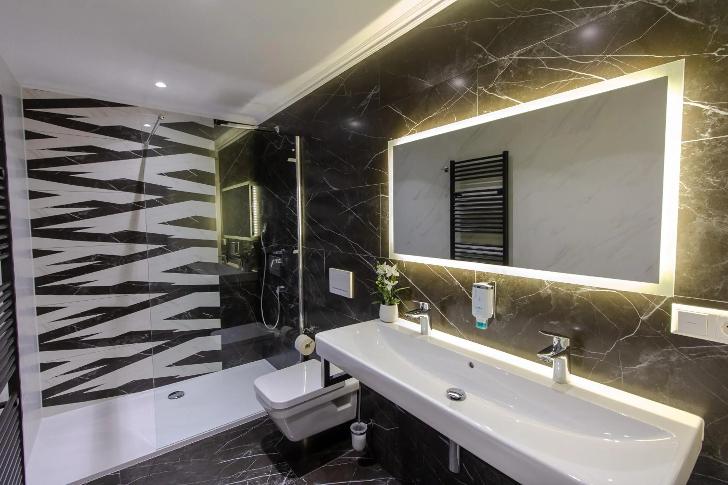 Shower in Reichel-Appartements