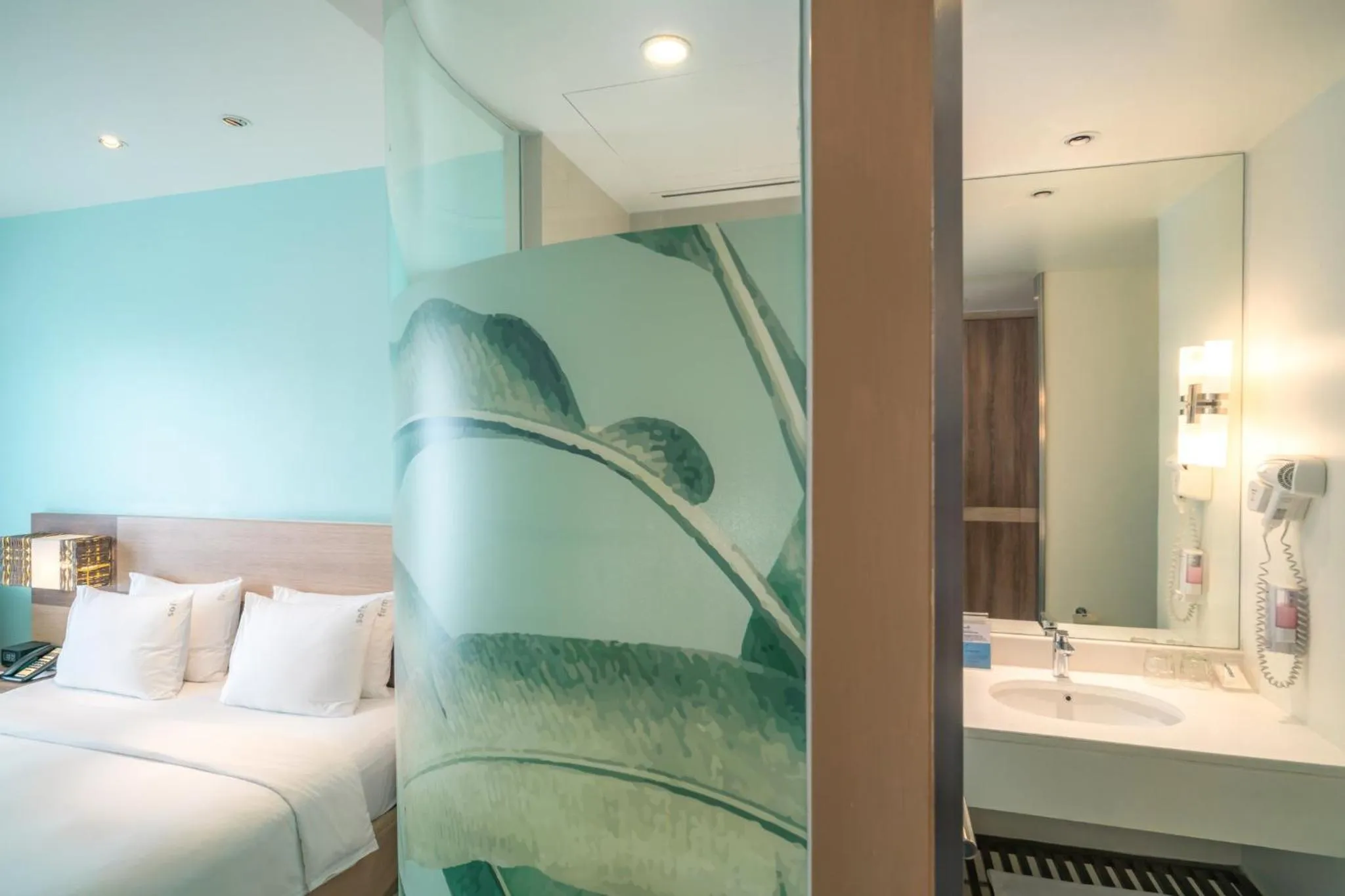 Photo of the whole room, Bed in Holiday Inn Express Phuket Patong Beach Central by IHG
