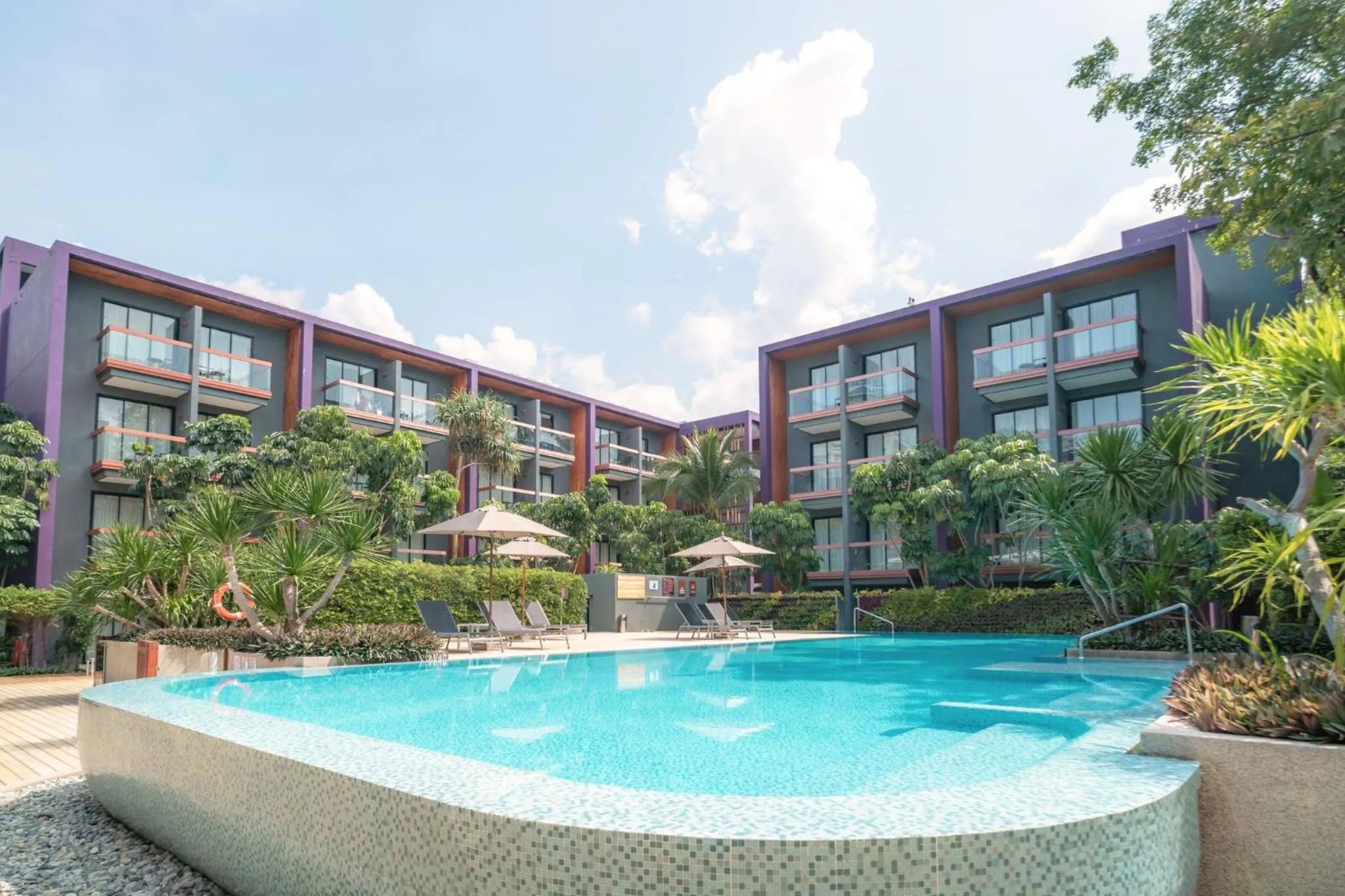 Swimming pool in Holiday Inn Express Phuket Patong Beach Central by IHG
