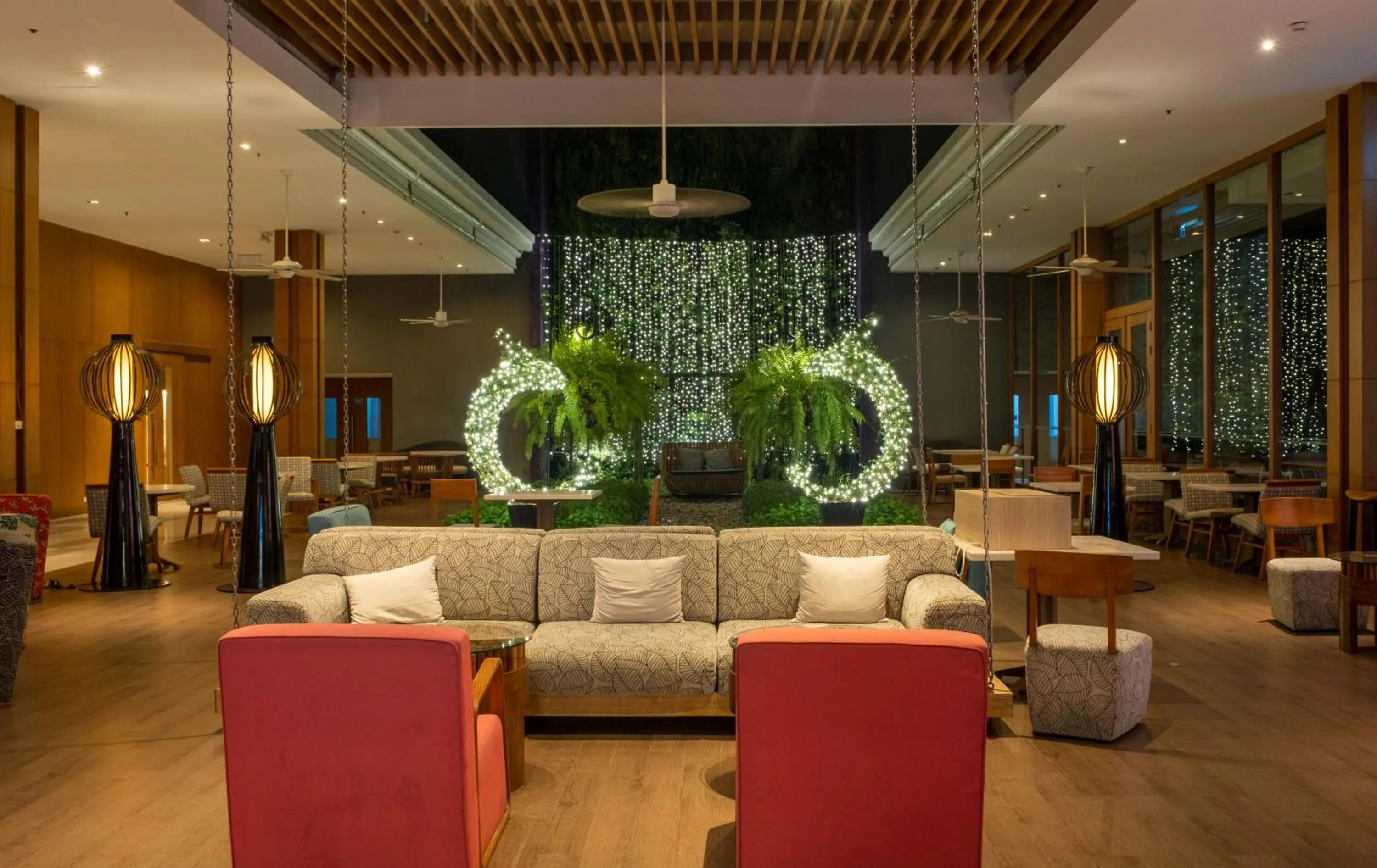 Lobby or reception in Holiday Inn Express Phuket Patong Beach Central by IHG