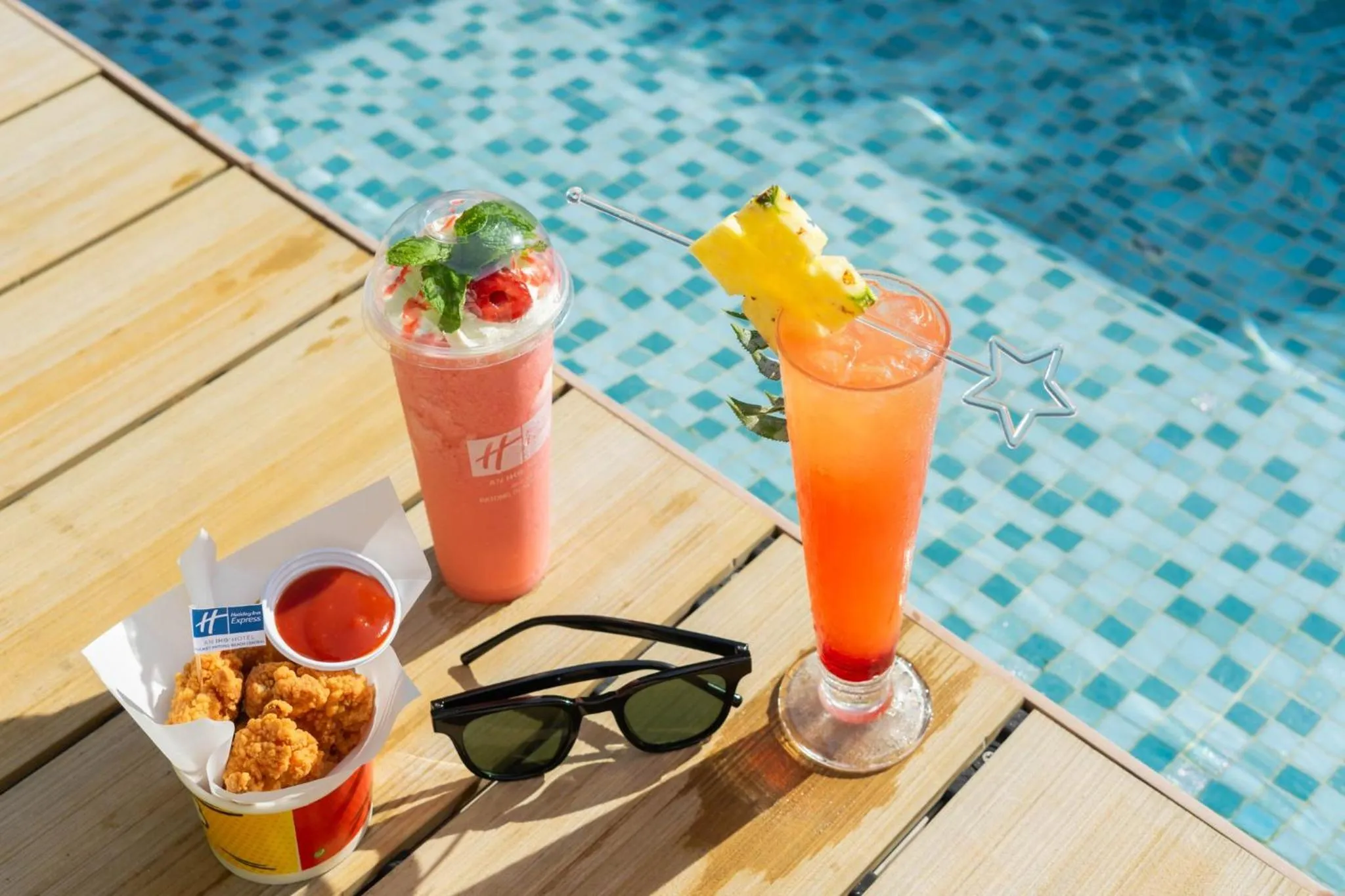 Restaurant/places to eat in Holiday Inn Express Phuket Patong Beach Central by IHG