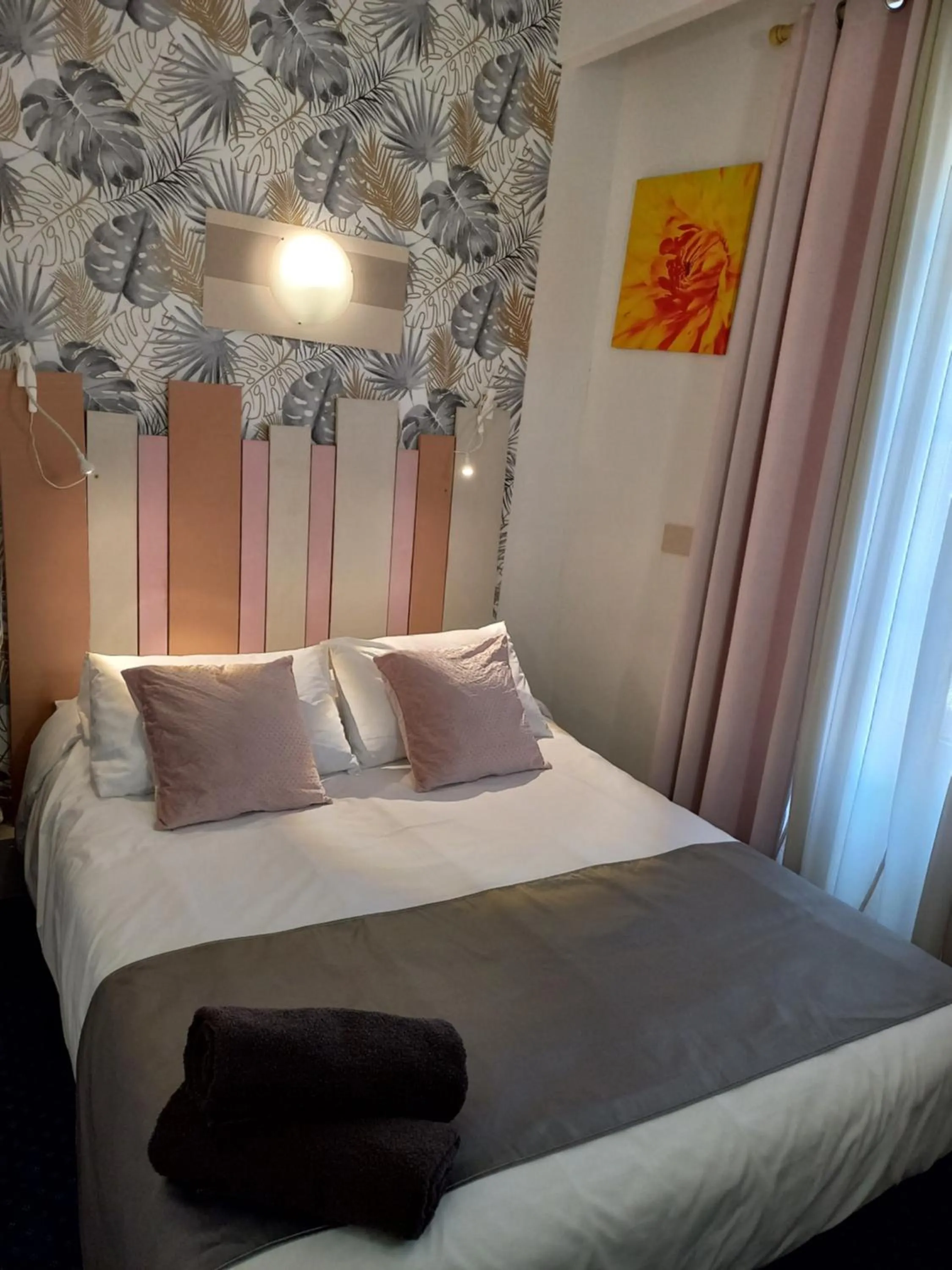 Photo of the whole room, Bed in Hôtel Le Centre