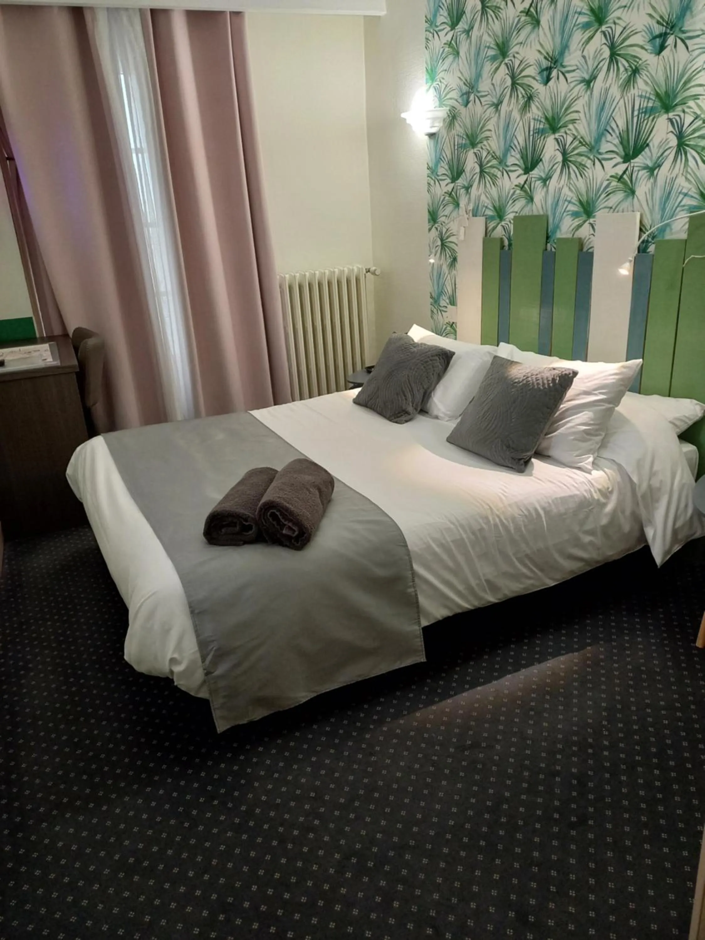 Photo of the whole room, Bed in Hôtel Le Centre