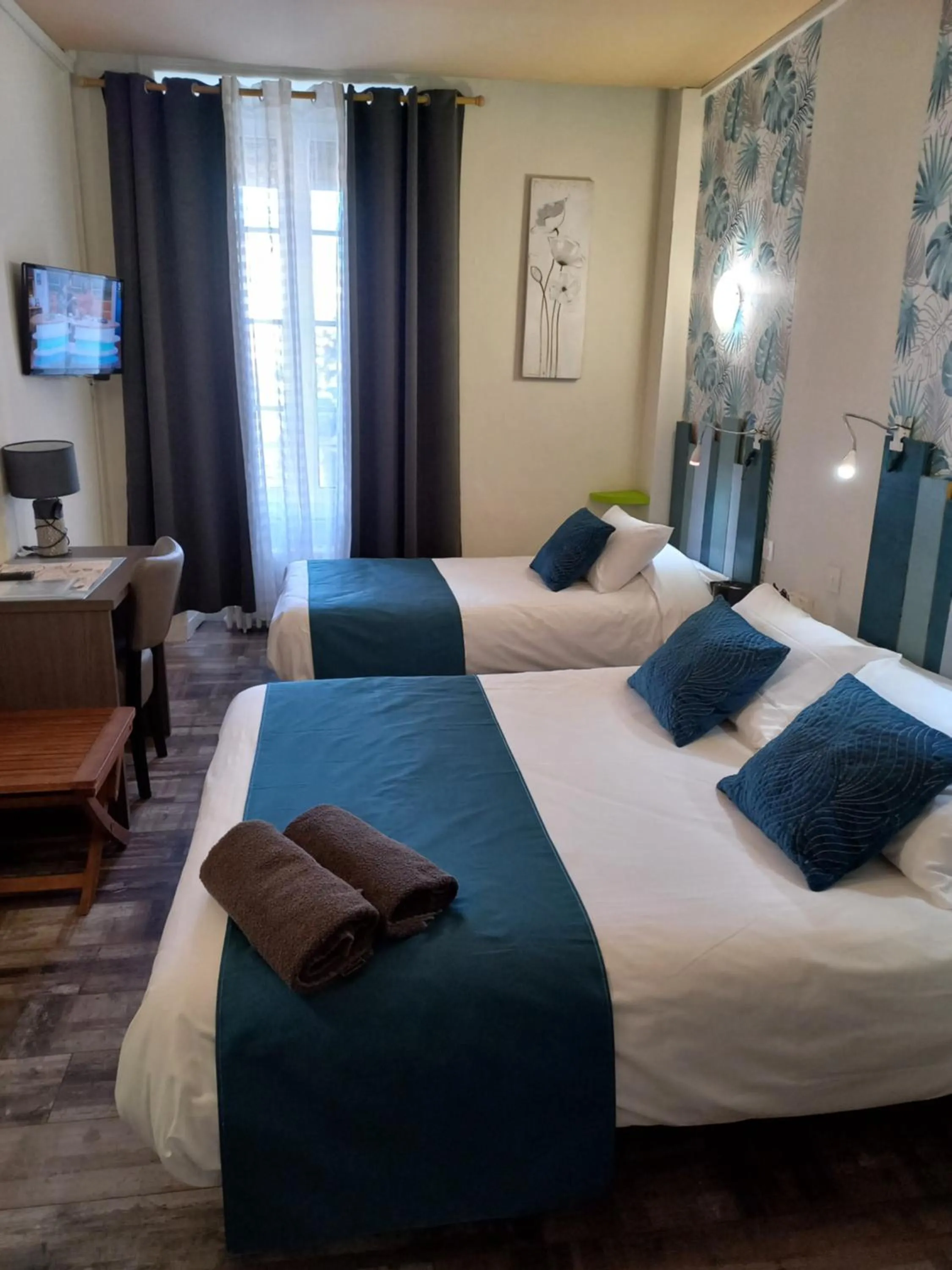 Photo of the whole room, Bed in Hôtel Le Centre