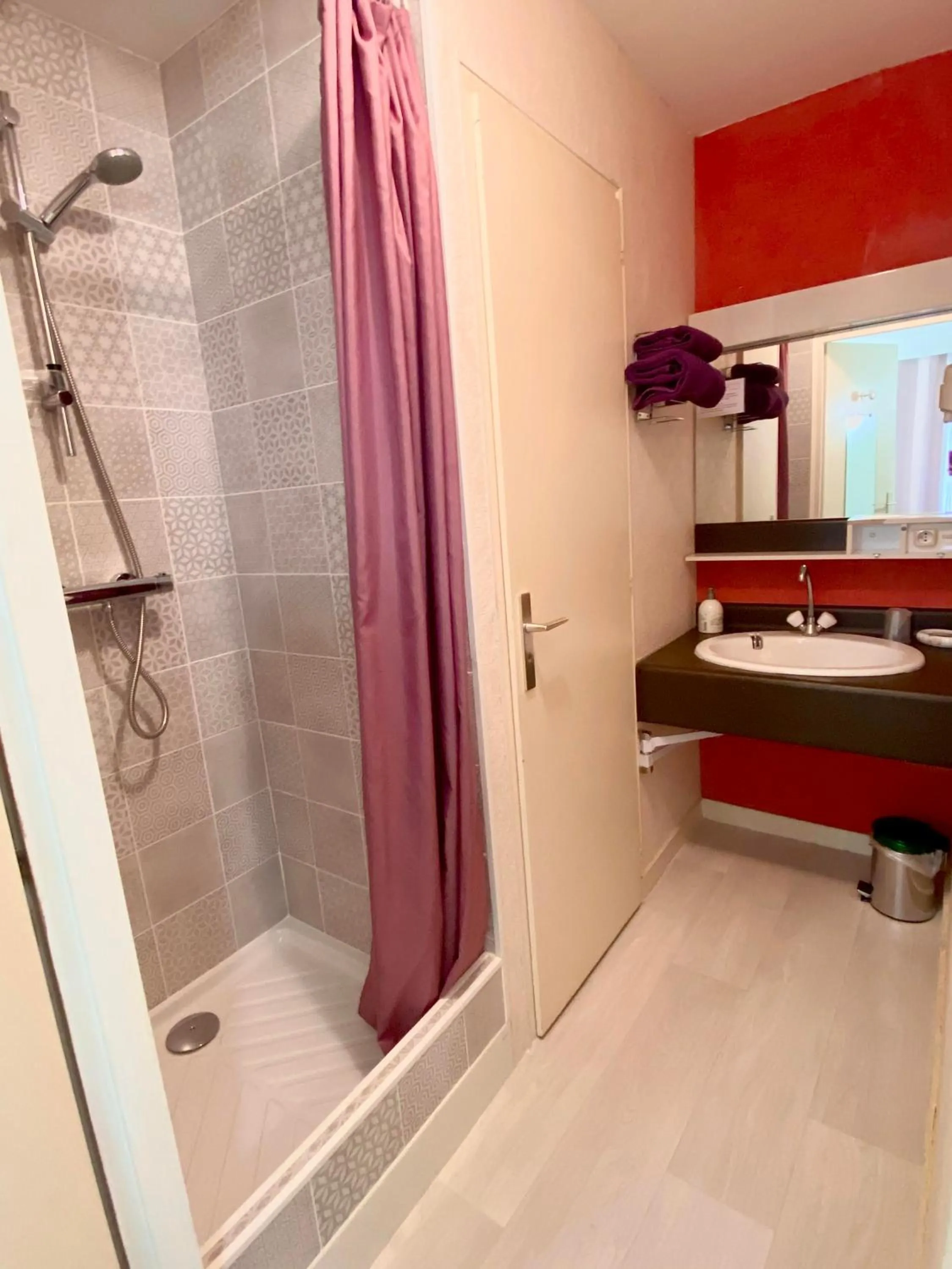 Bathroom in Hôtel Le Centre