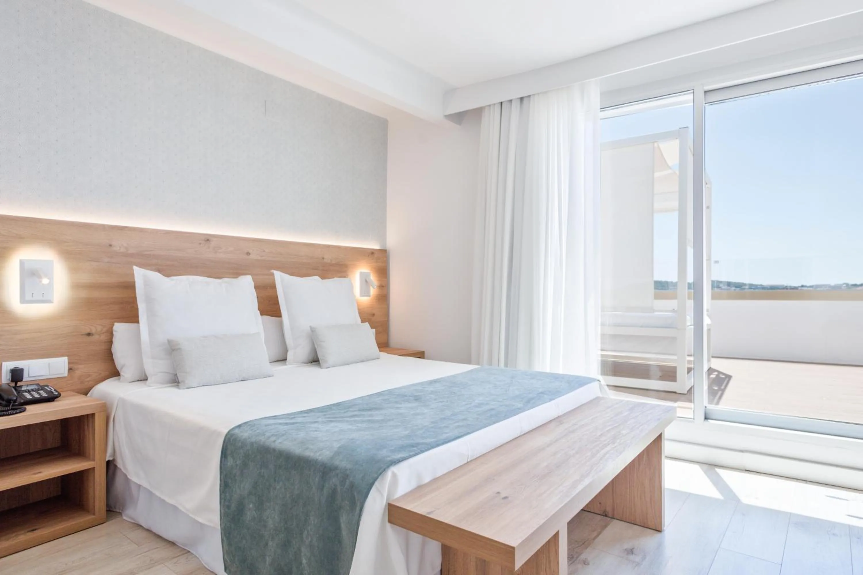 Photo of the whole room, Bed in Hotel Best Terramarina