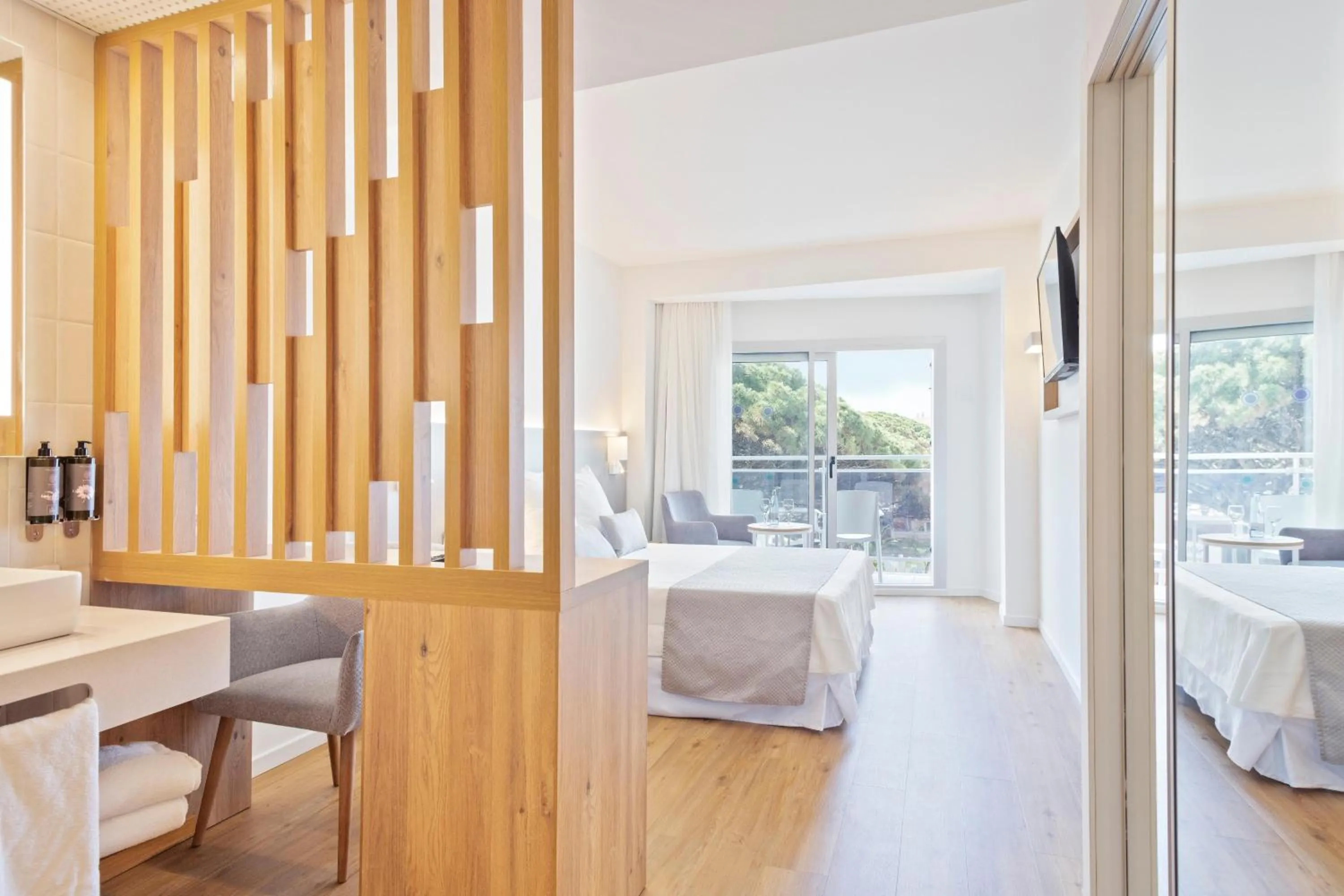 Photo of the whole room in Hotel Best Terramarina