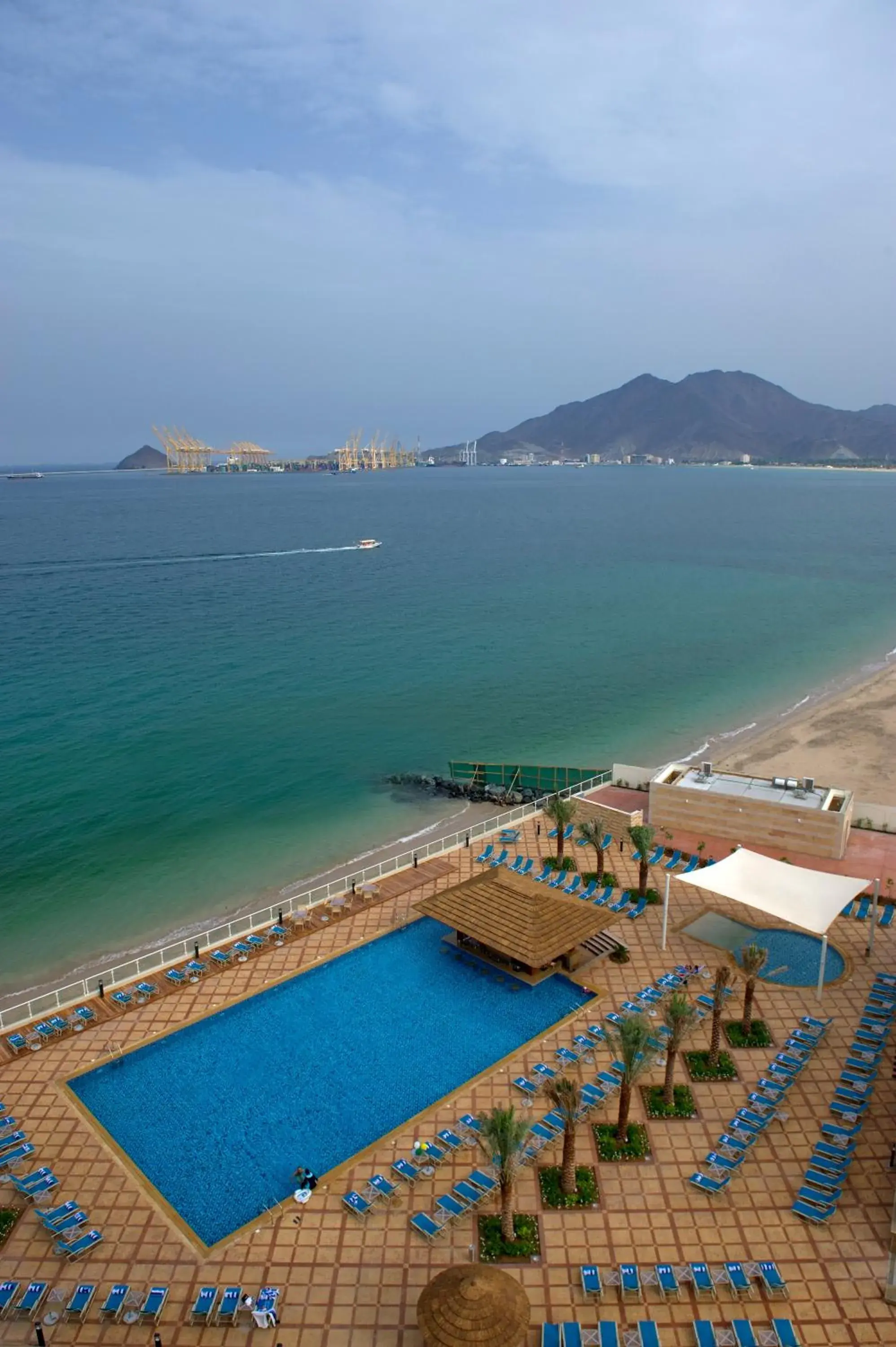 Premium King Bed Sea View in Oceanic Khorfakkan Resort & Spa Premium King Bed Sea View in Oceanic Khorfakkan Resort & Spa
