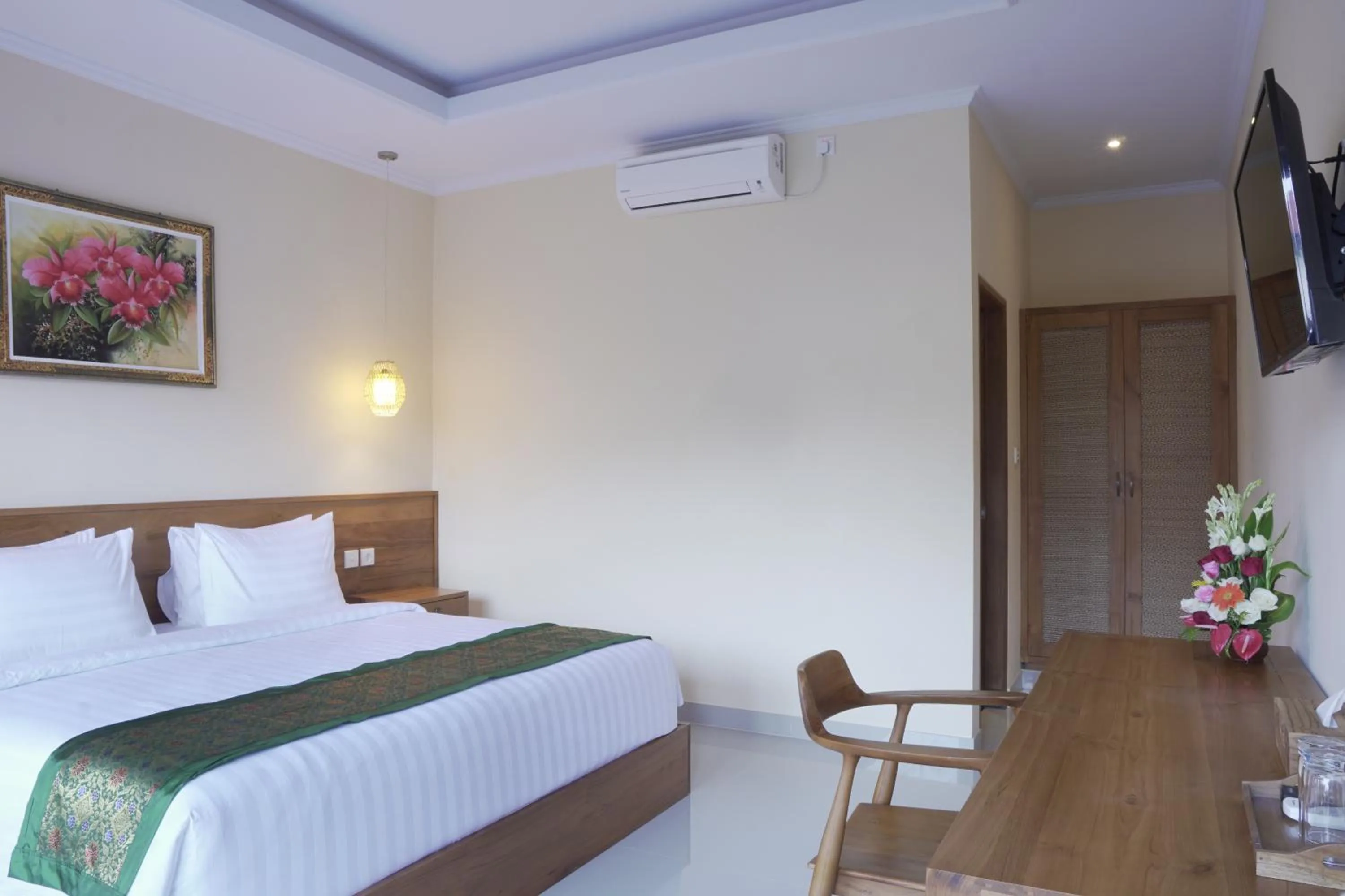 Communal lounge/ TV room, Bed in Astana House