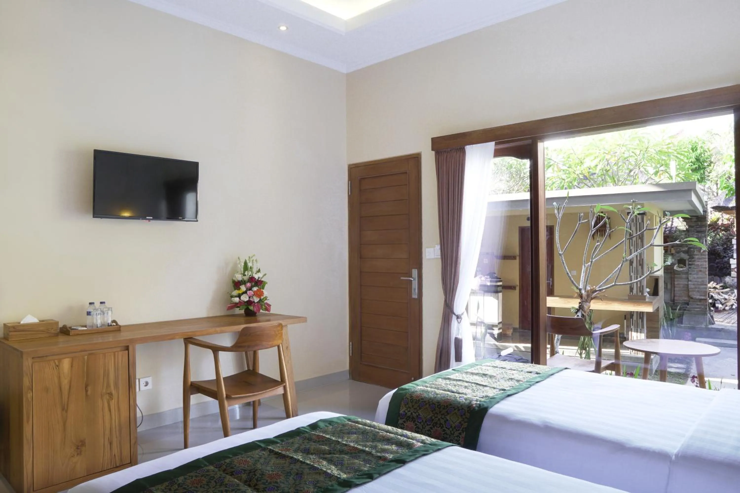 Communal lounge/ TV room, Bed in Astana House