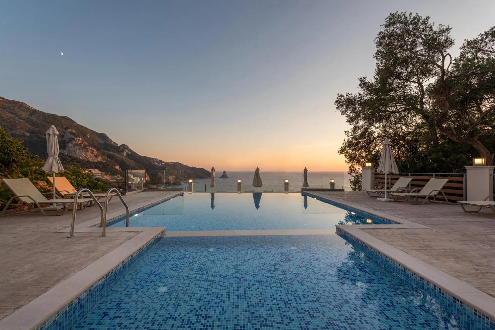 Property building in Mazis Apartments