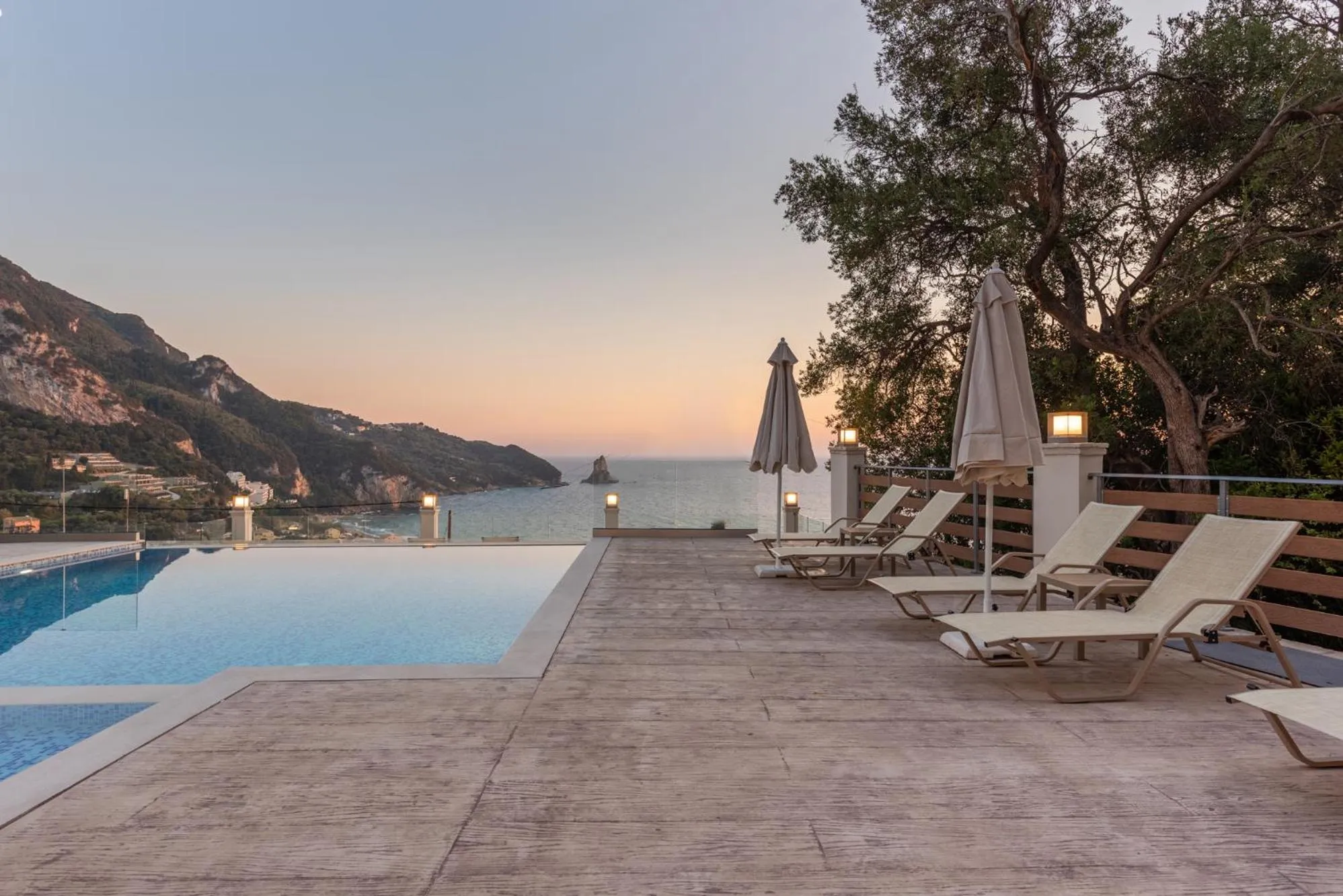 Property building in Mazis Apartments