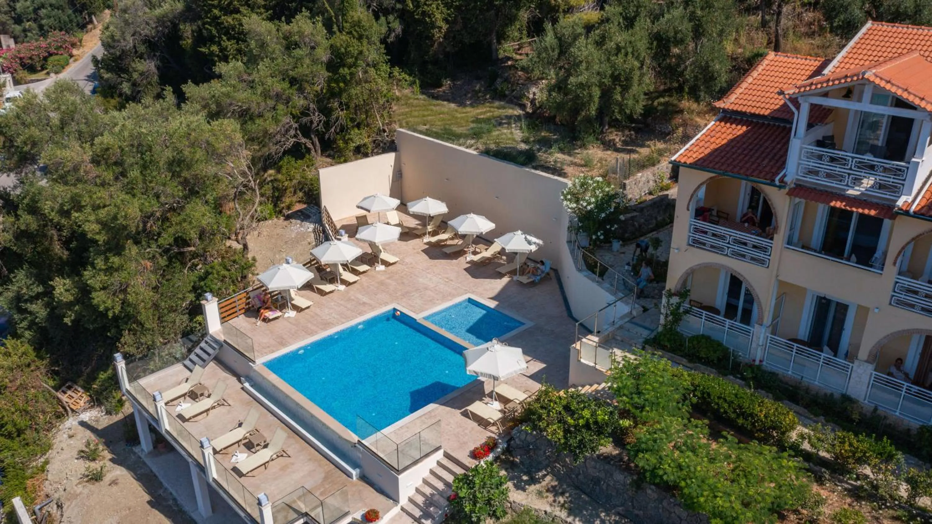 Swimming pool in Mazis Apartments