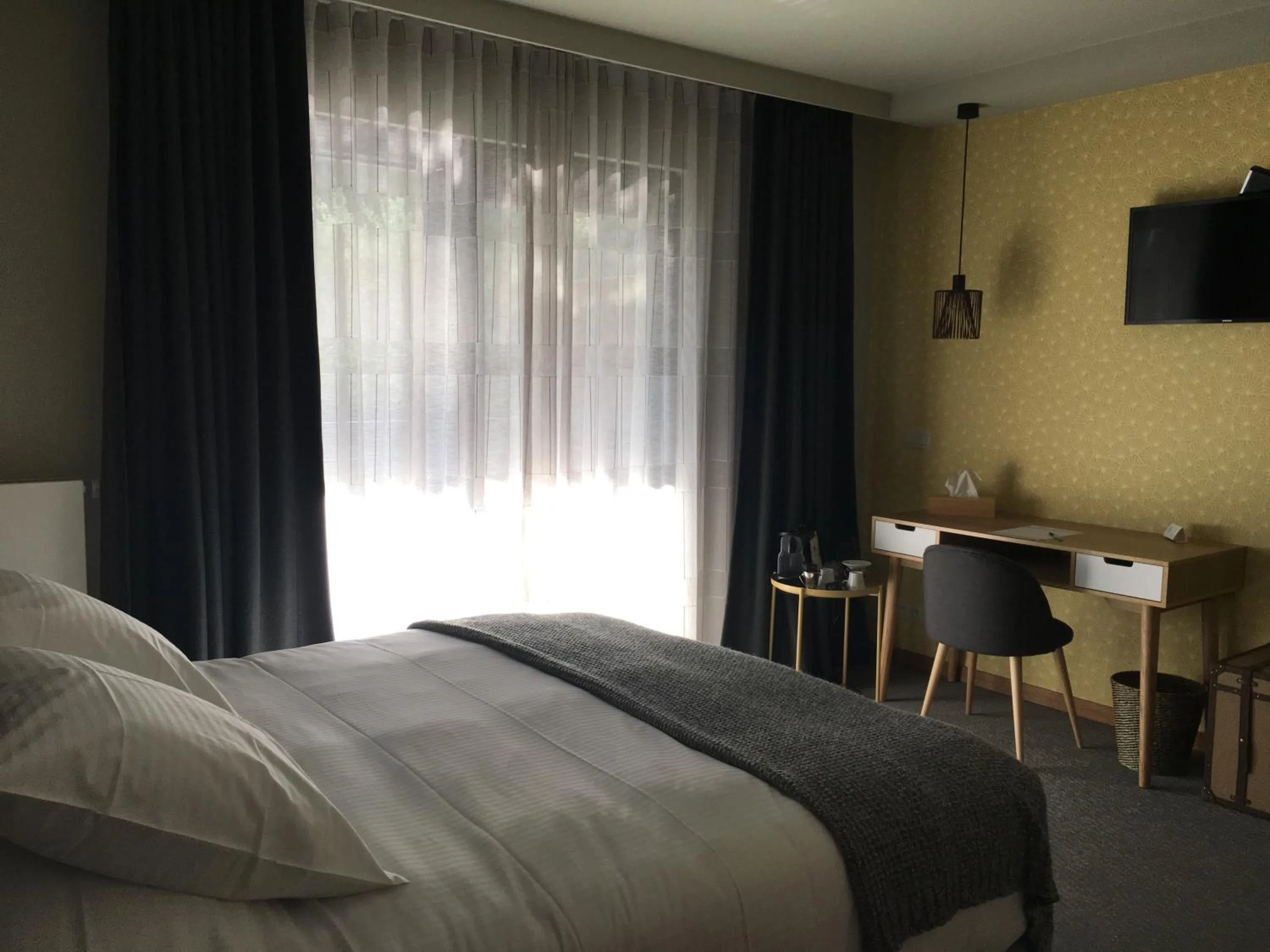 Photo of the whole room, Bed in La Libellule