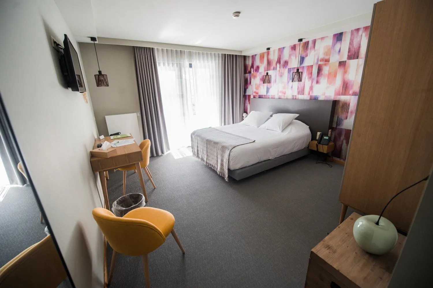 Photo of the whole room, Bed in La Libellule