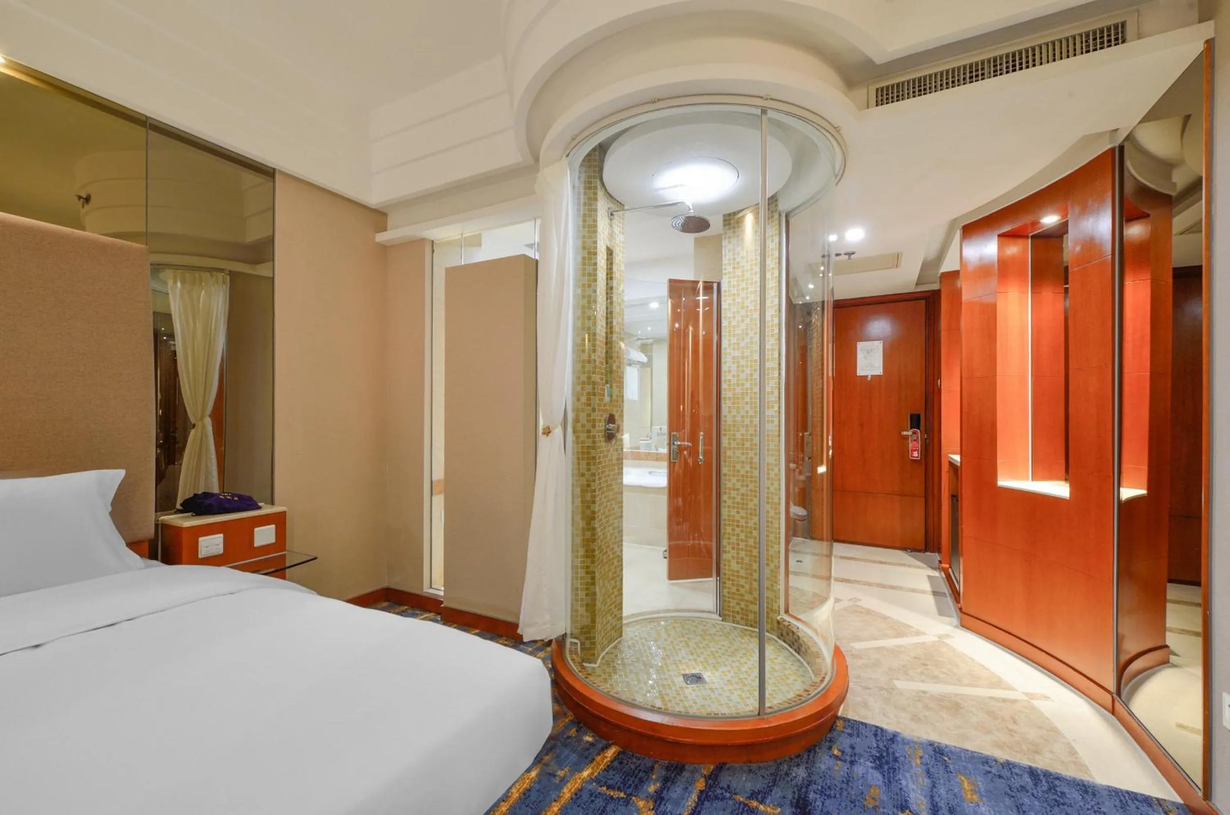 Bedroom, Bed in Bayshore Hotel Dalian