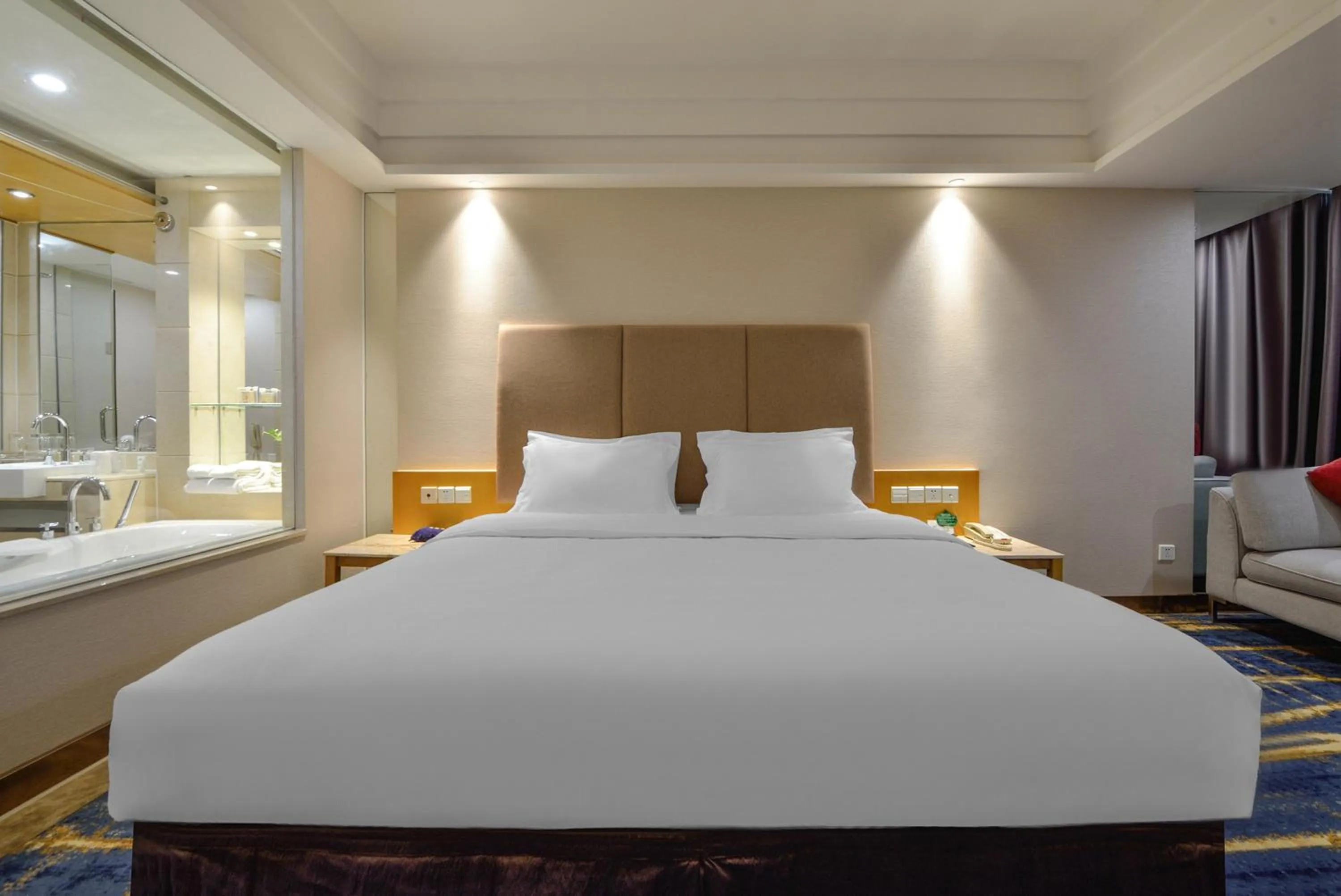 Bed in Bayshore Hotel Dalian