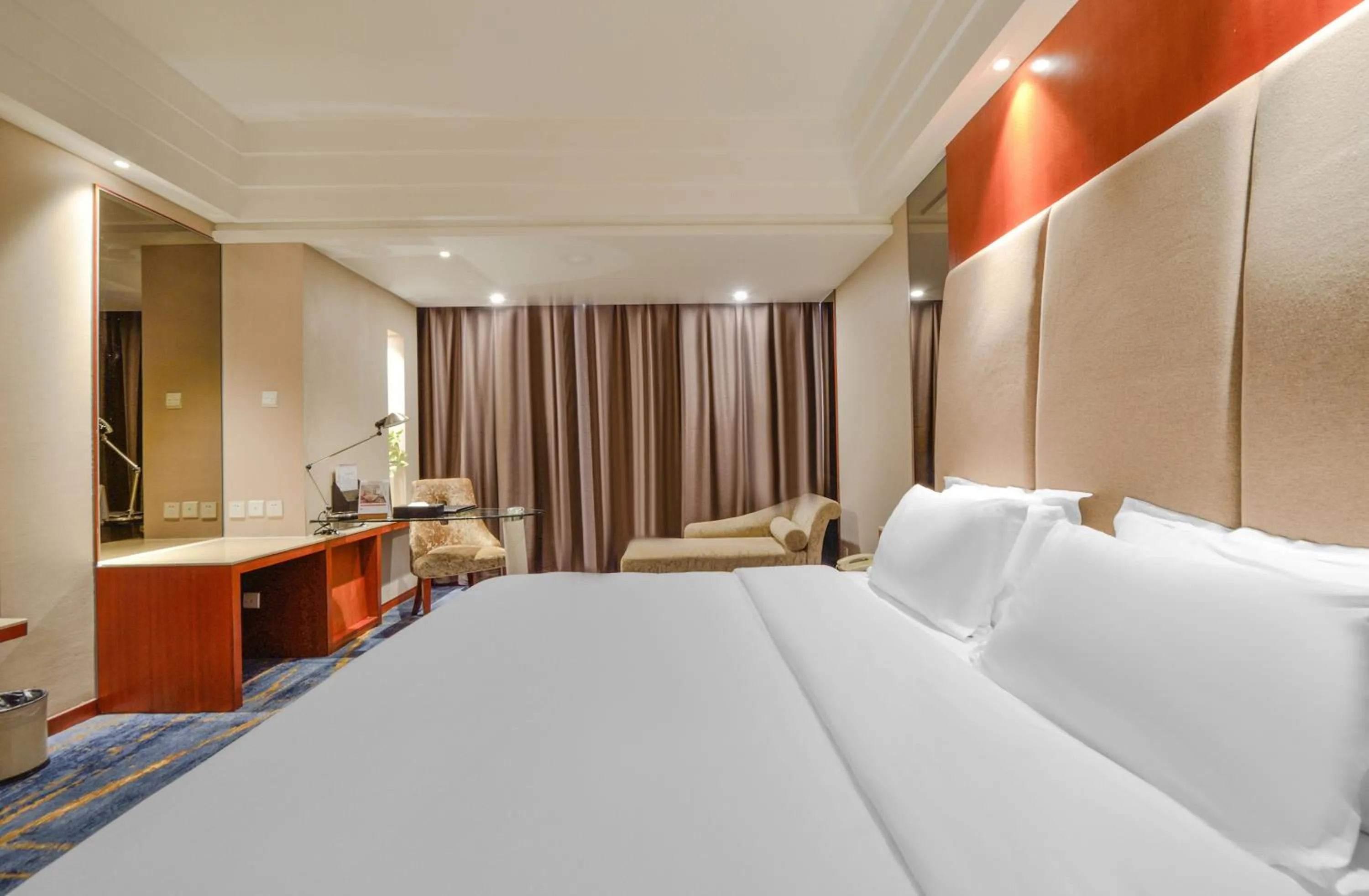 Bed in Bayshore Hotel Dalian