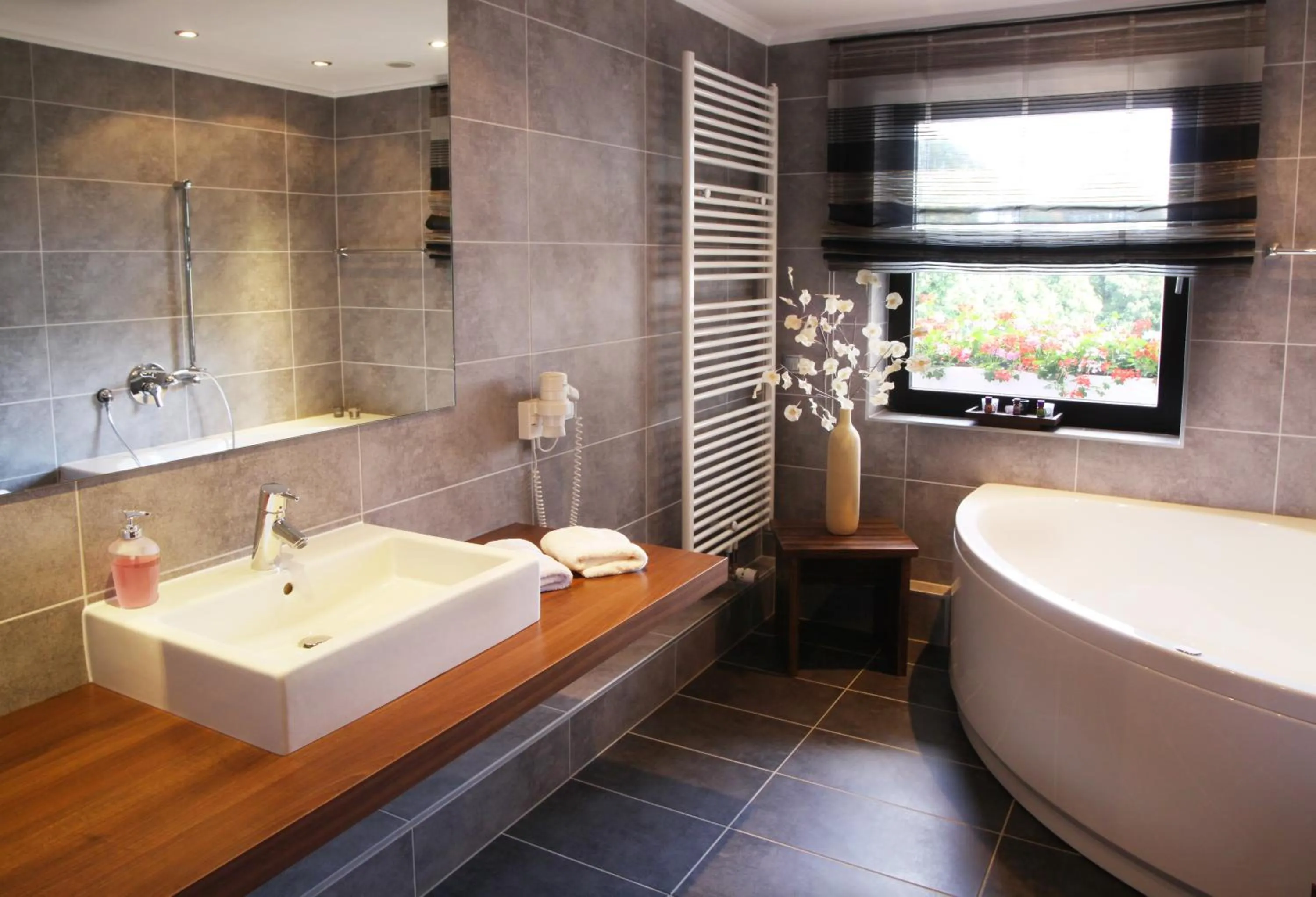 Day in Arens Hotel 327mNN