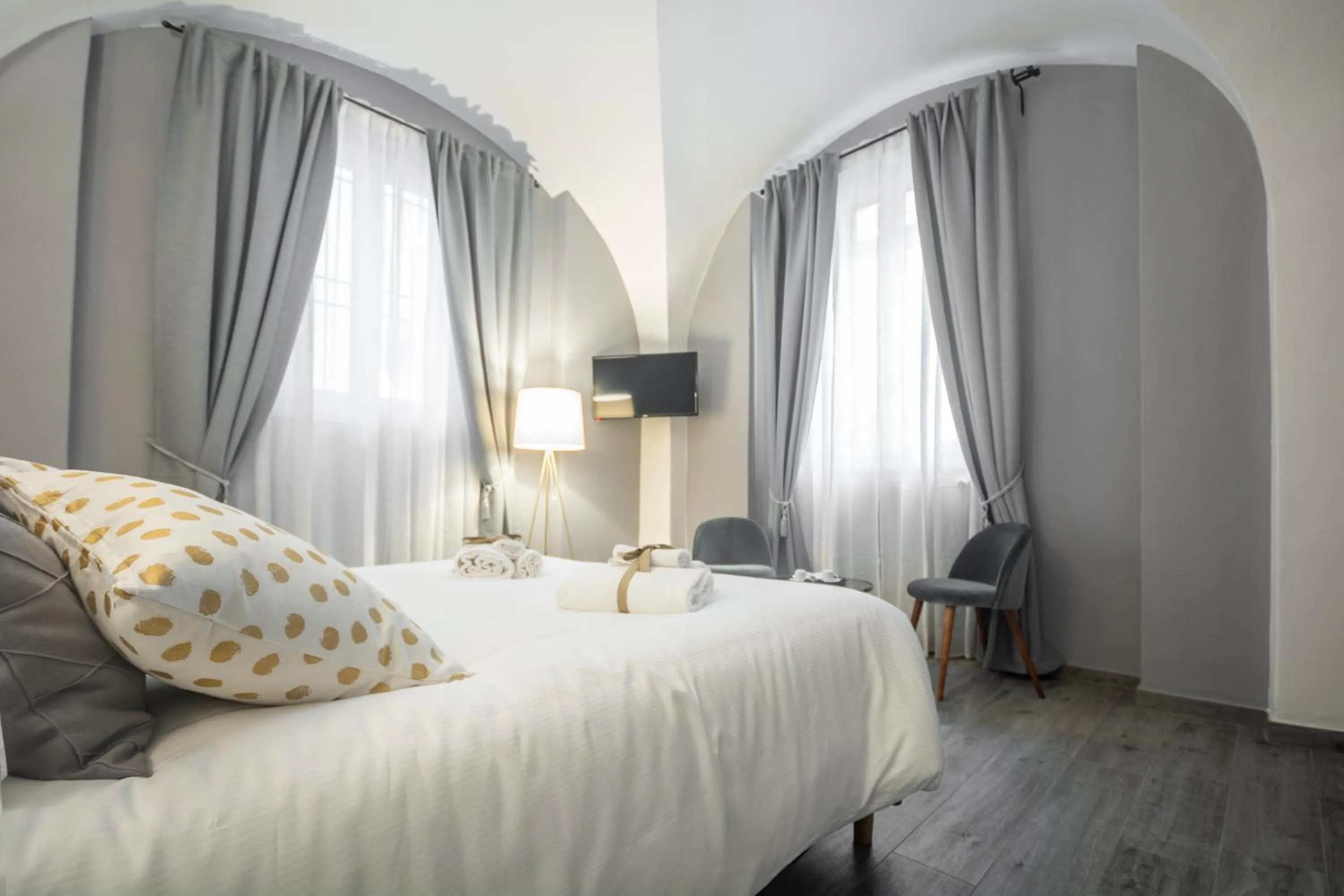 Photo of the whole room, Bed in La Lu cozy rooms