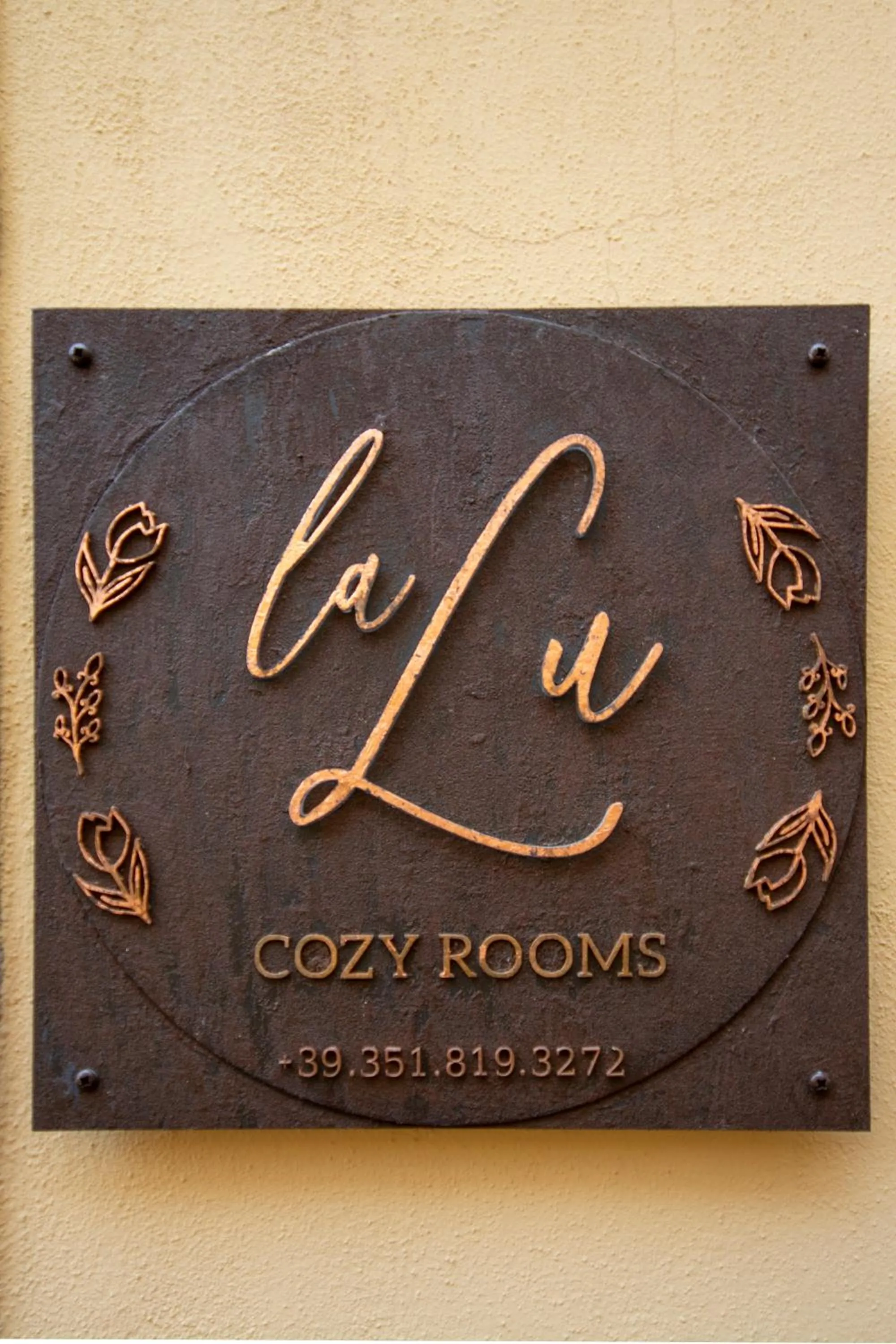 Property logo or sign in La Lu cozy rooms