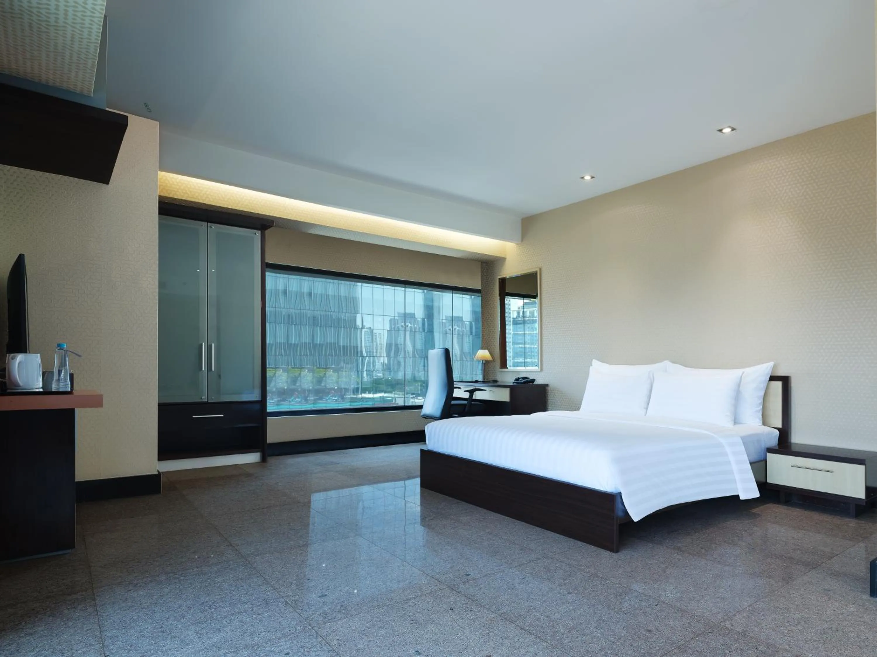 Bedroom, Bed in Manhattan Hotel Jakarta