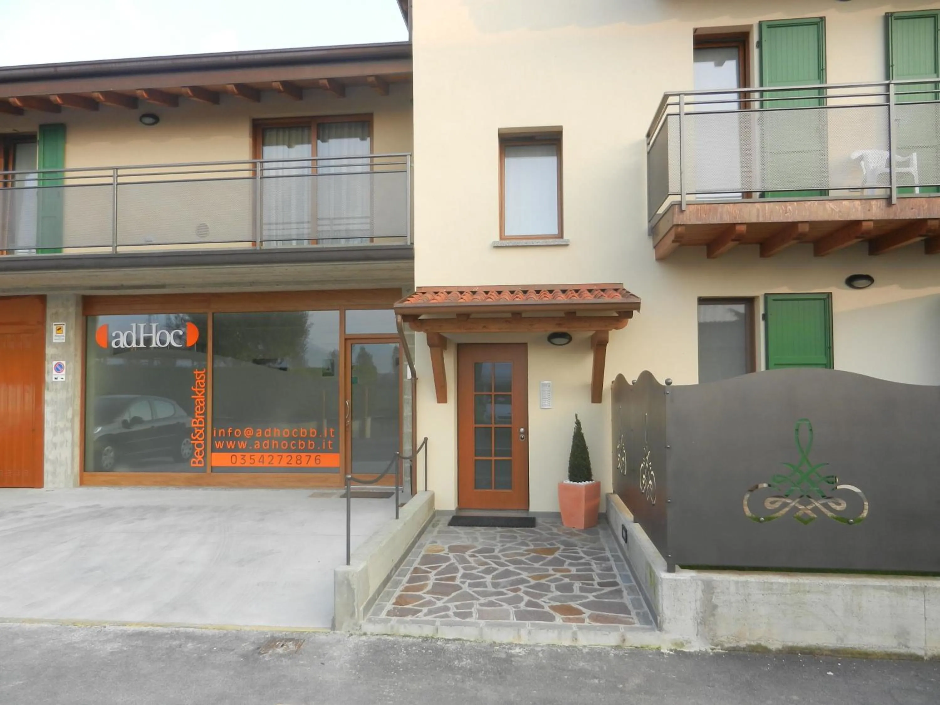 Decorative detail in B&B Ad Hoc