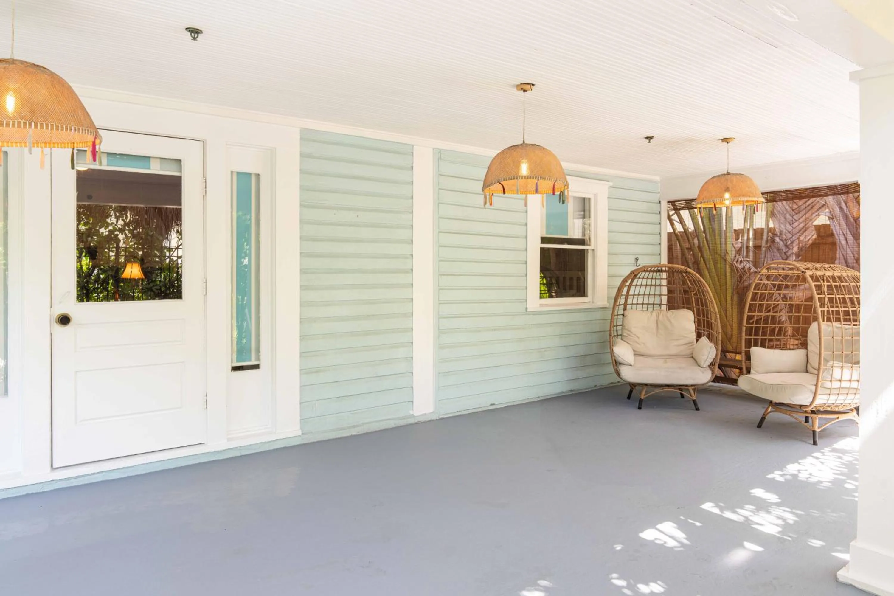 Day in Miami River Inn by Renzzi