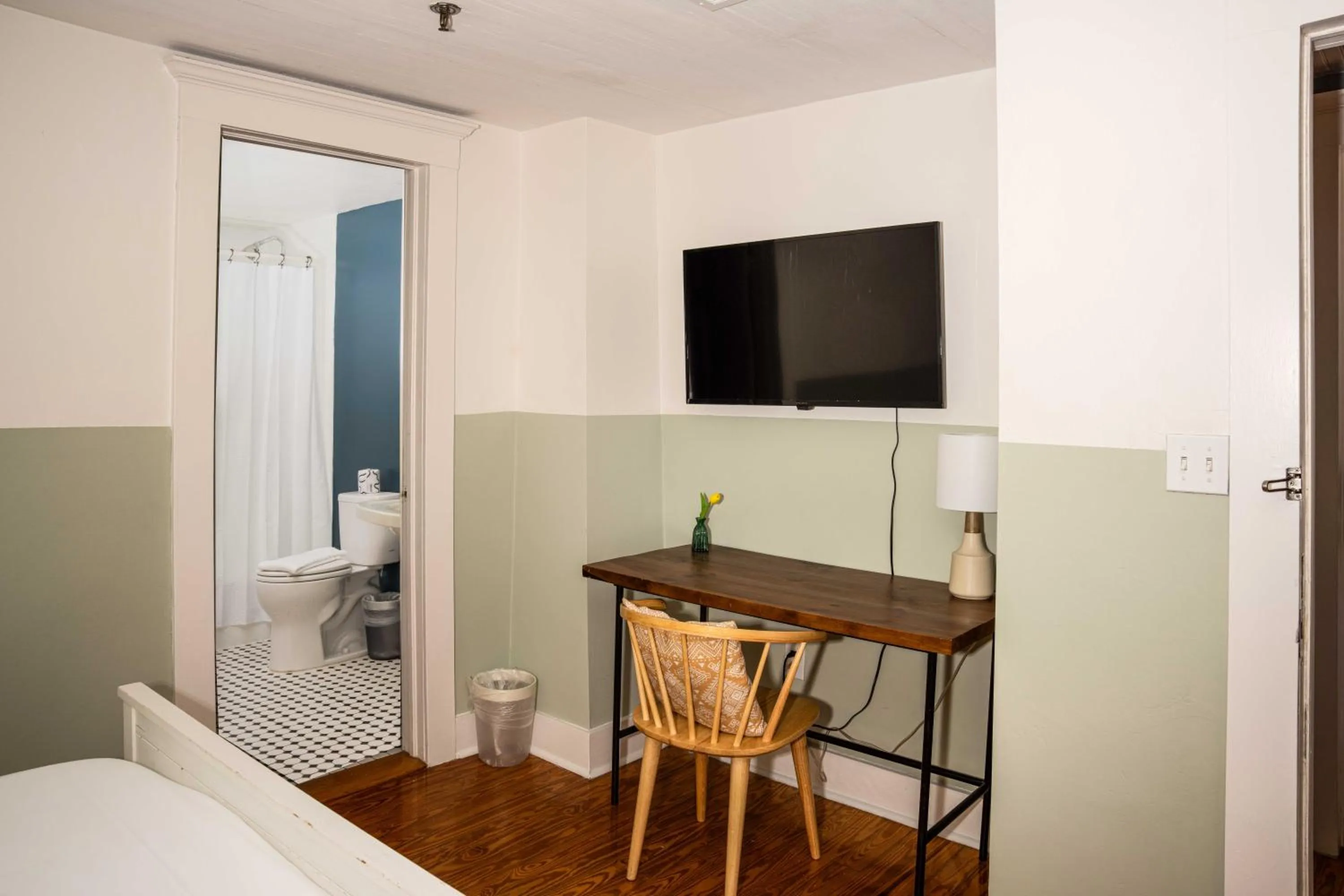 Bathroom, Bed in Miami River Inn by Renzzi