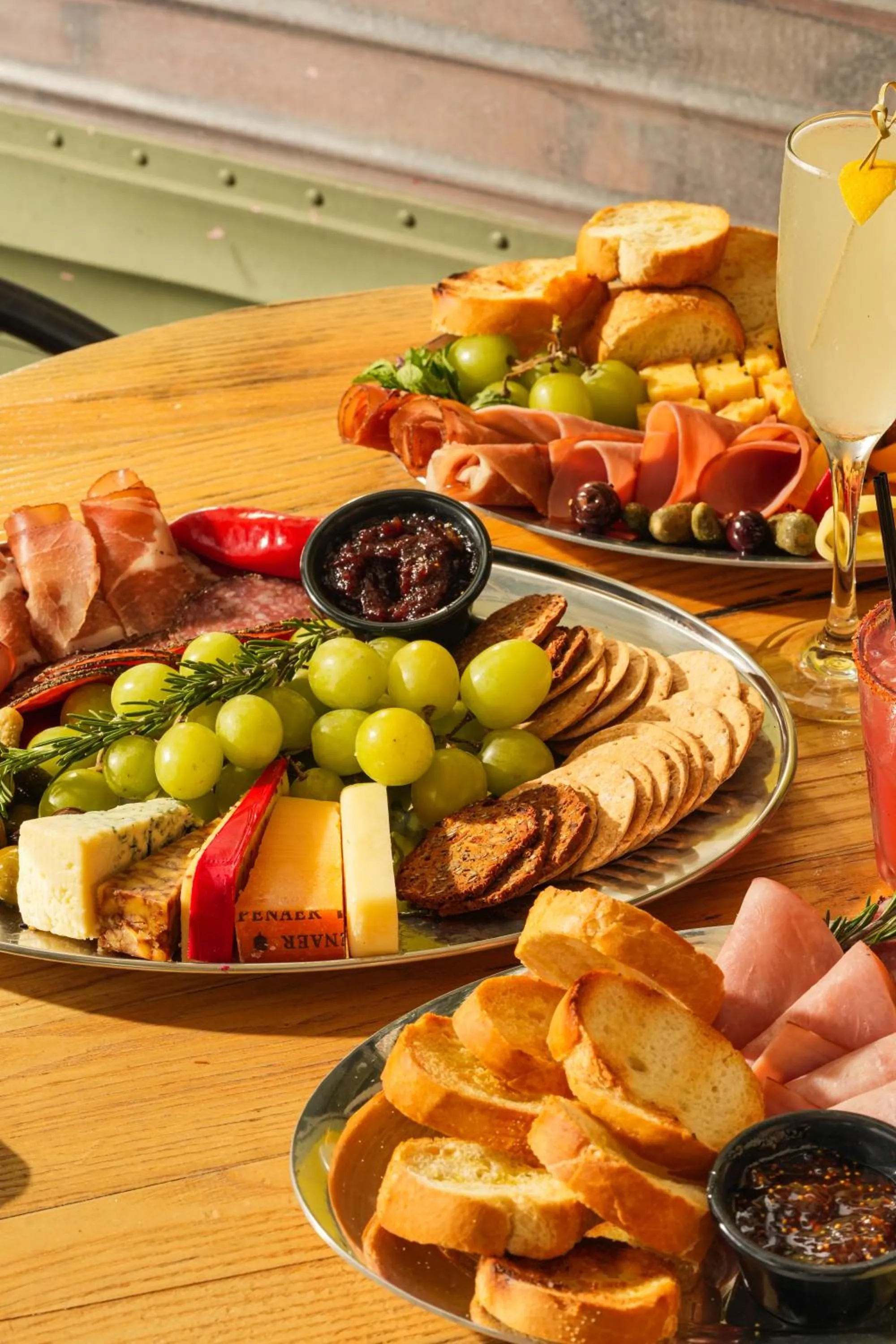 Restaurant/places to eat in Miami River Inn by Renzzi