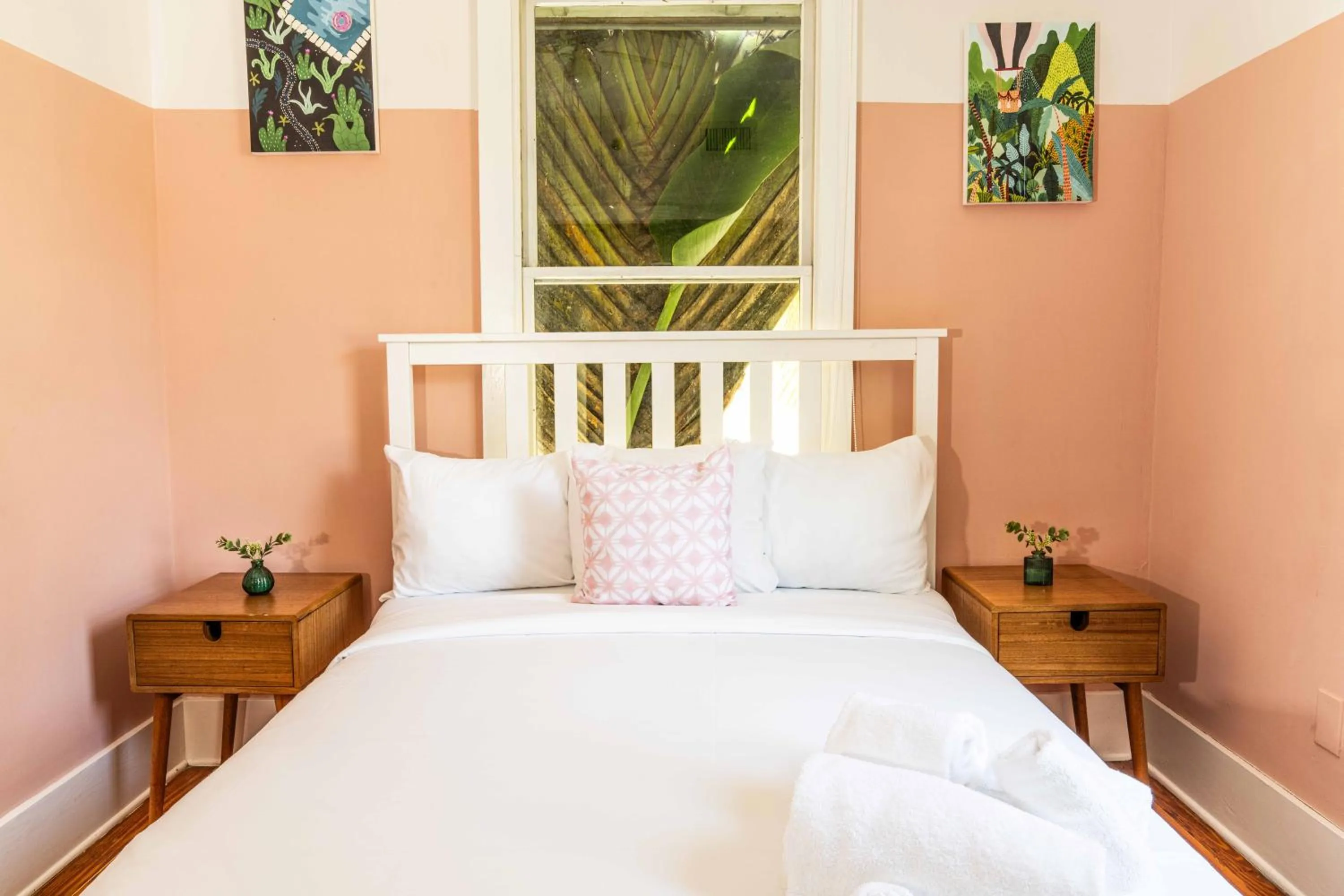 Bed in Miami River Inn by Renzzi