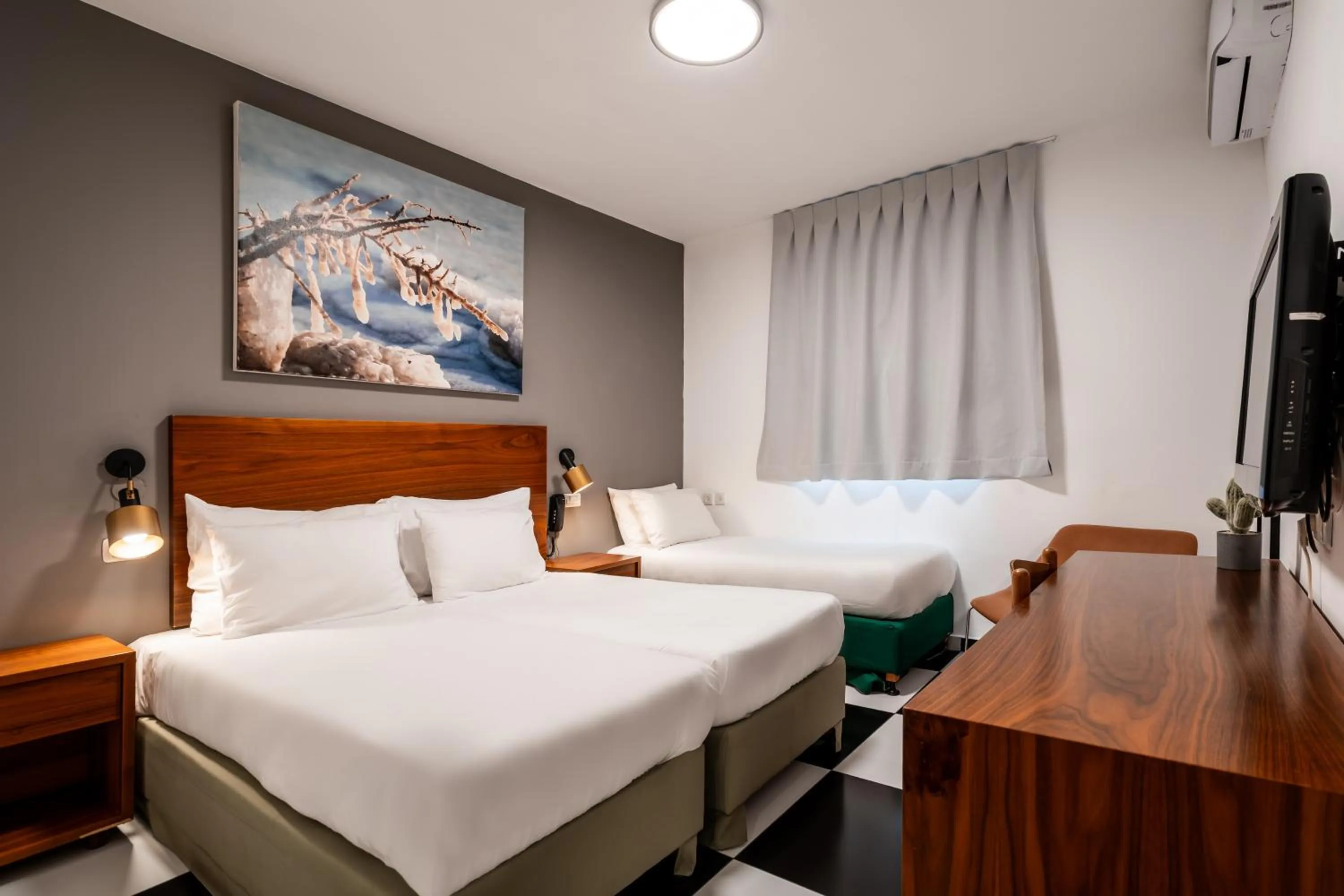 Photo of the whole room in Jacob Tiberias